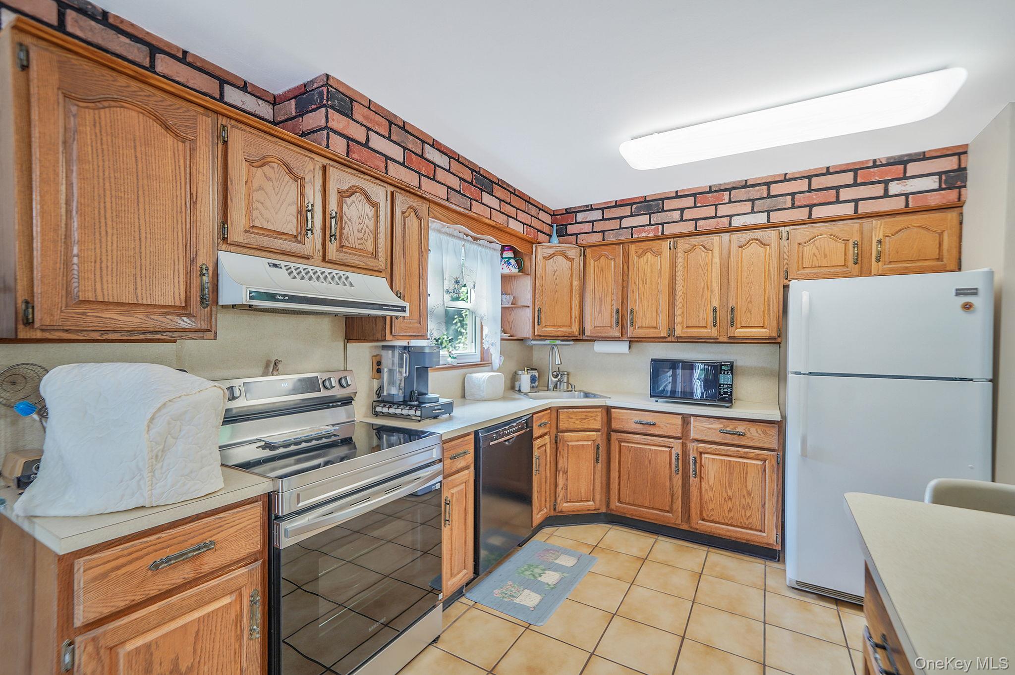 3 Selmar Court, Kings Park, NY 11754