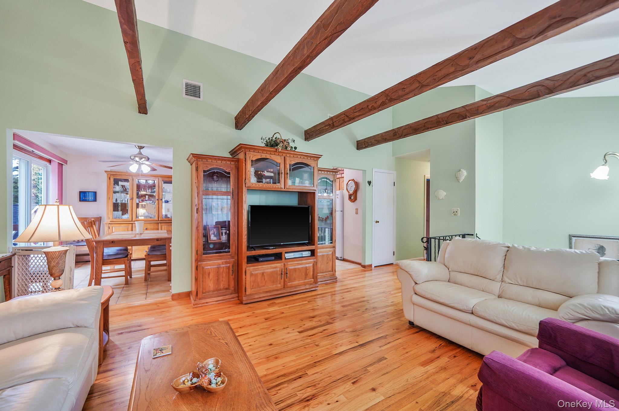 3 Selmar Court, Kings Park, NY 11754