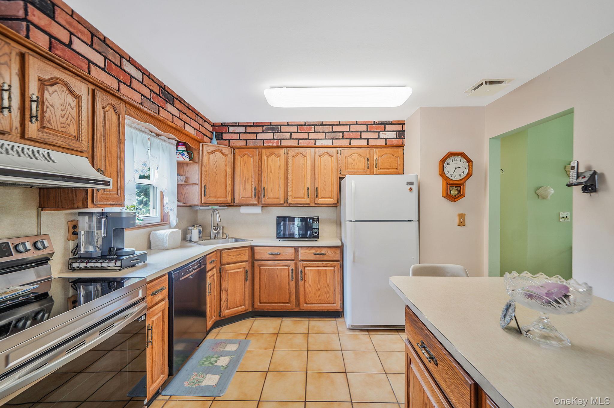 3 Selmar Court, Kings Park, NY 11754