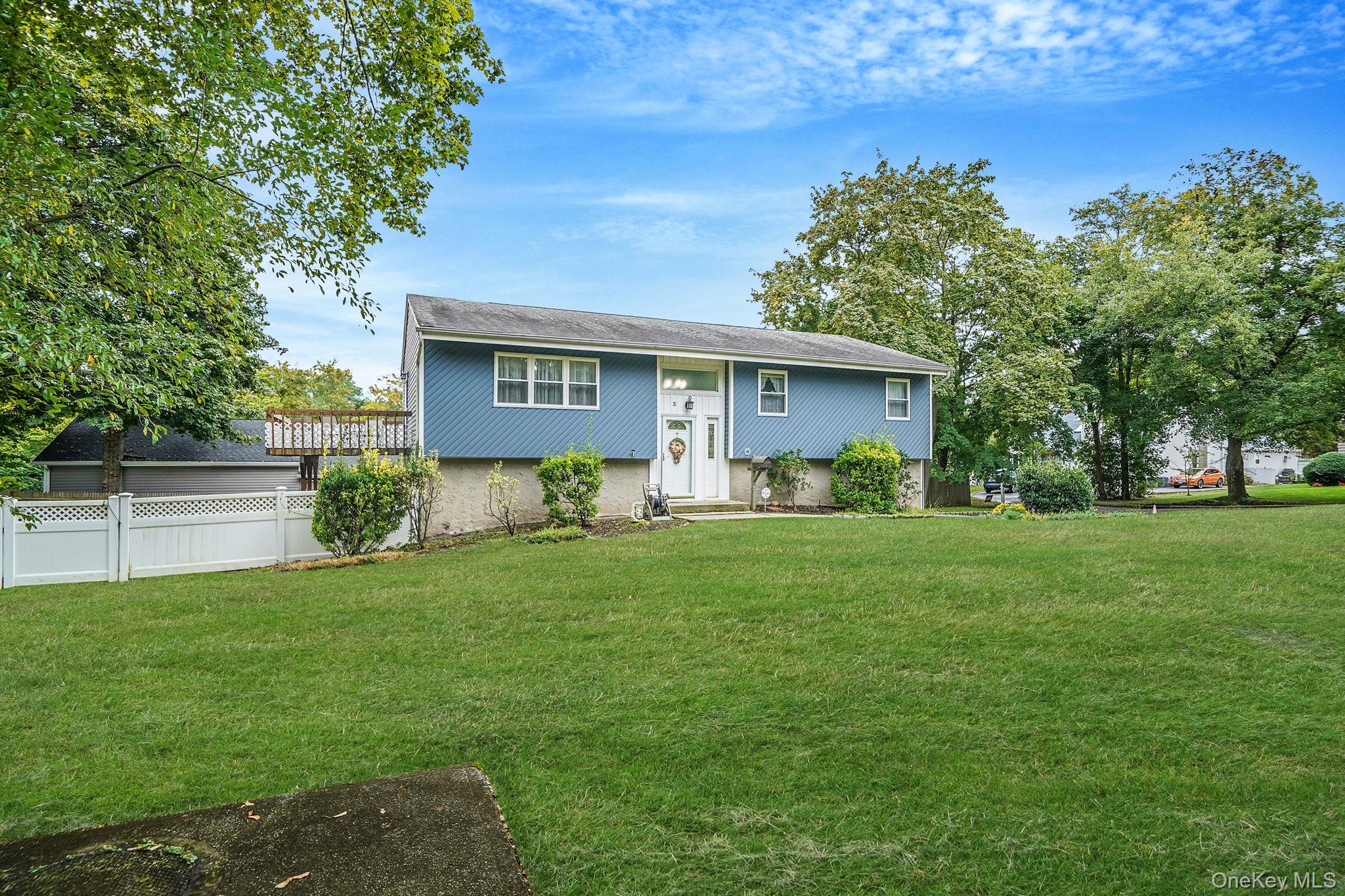 3 Selmar Court, Kings Park, NY 11754