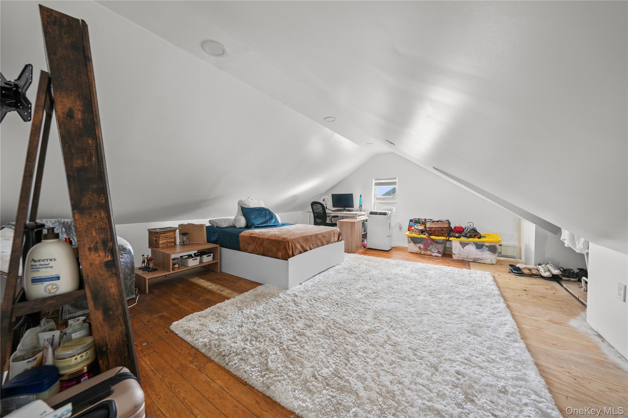 163-37 15 Drive, Beechhurst, NY 11357