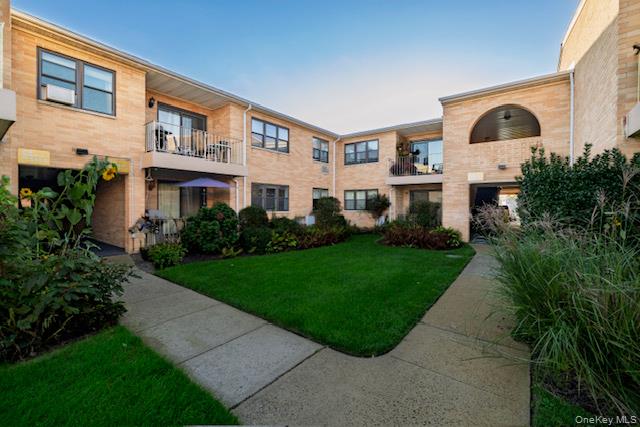 214 Westend Avenue # 6C, Freeport, NY 11520