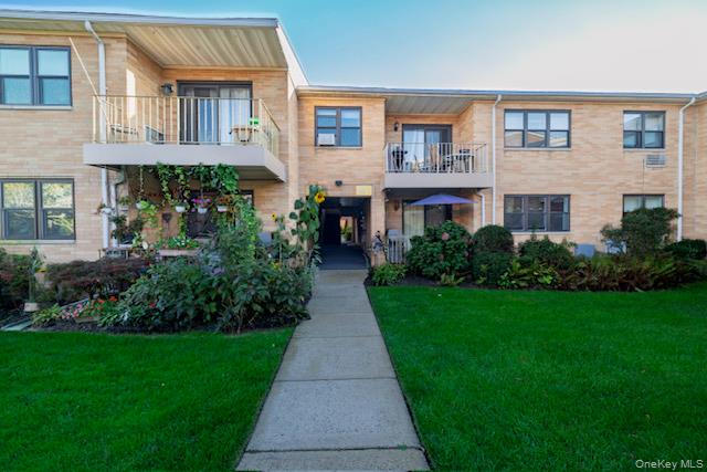 214 Westend Avenue # 6C, Freeport, NY 11520