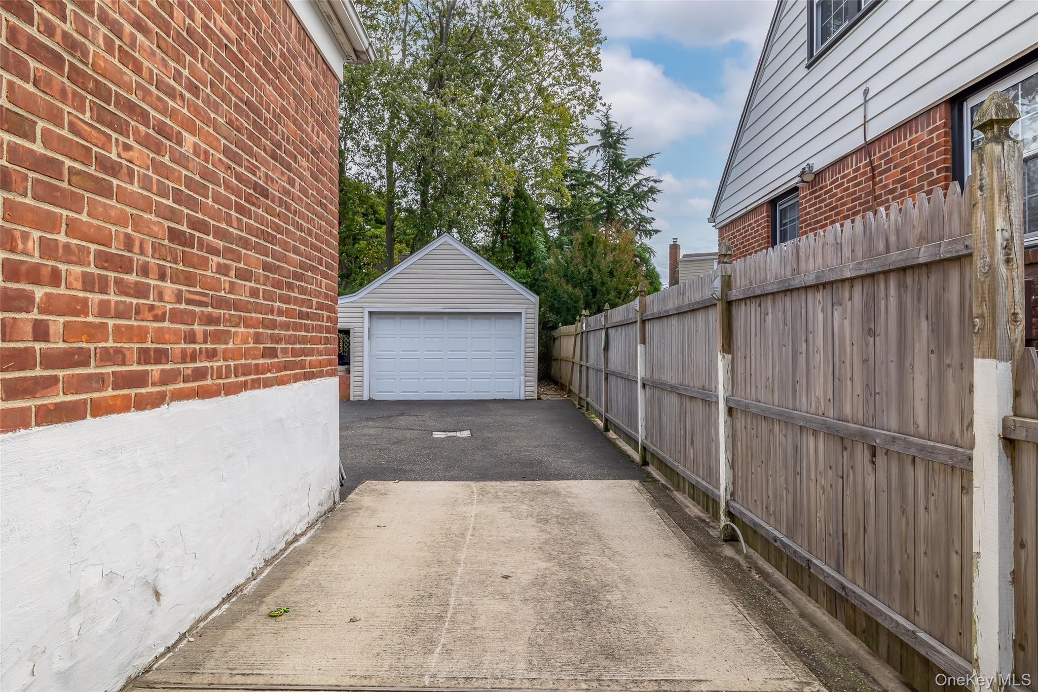 2975 Oceanside Road, Oceanside, NY 11572