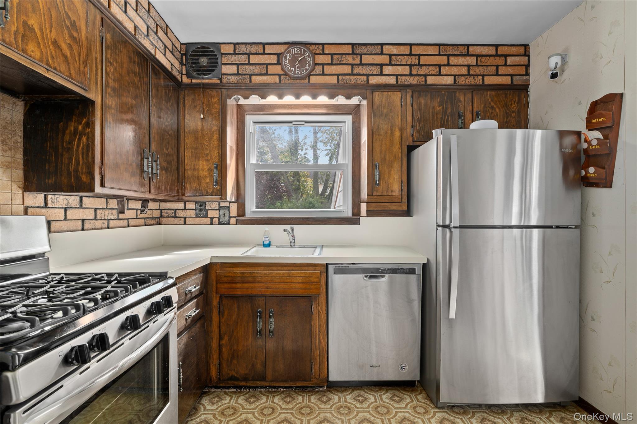 2975 Oceanside Road, Oceanside, NY 11572