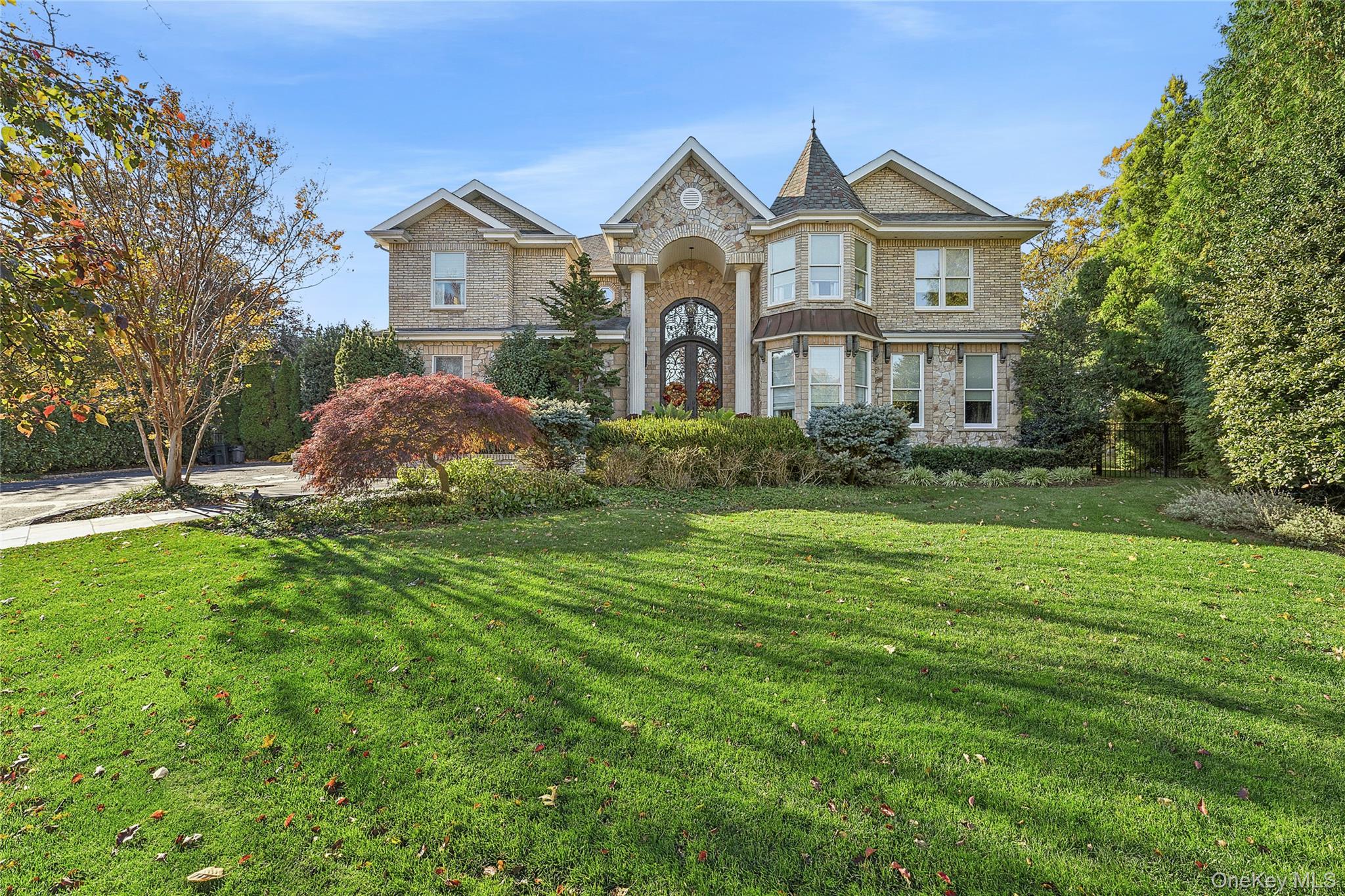 5 Schoolhouse Court, Oyster Bay, NY 11771