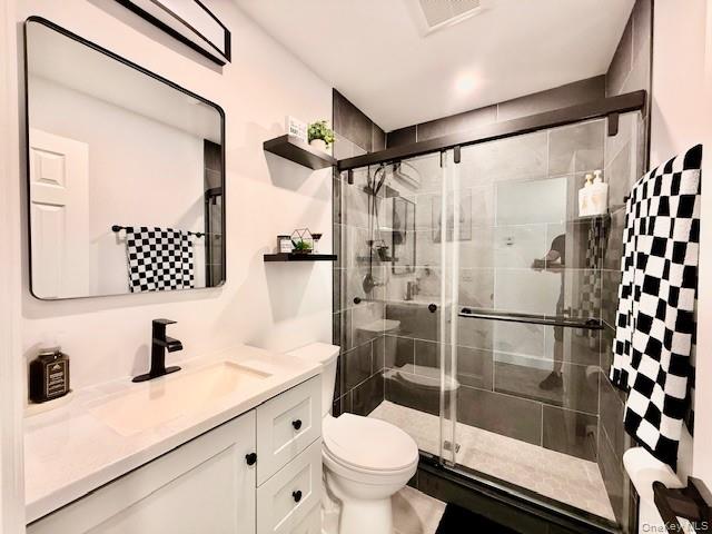 8 Fox Hollow Lane, Ridge, NY 11961