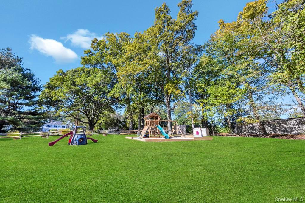 39 Bevin Road, Northport, NY 11768