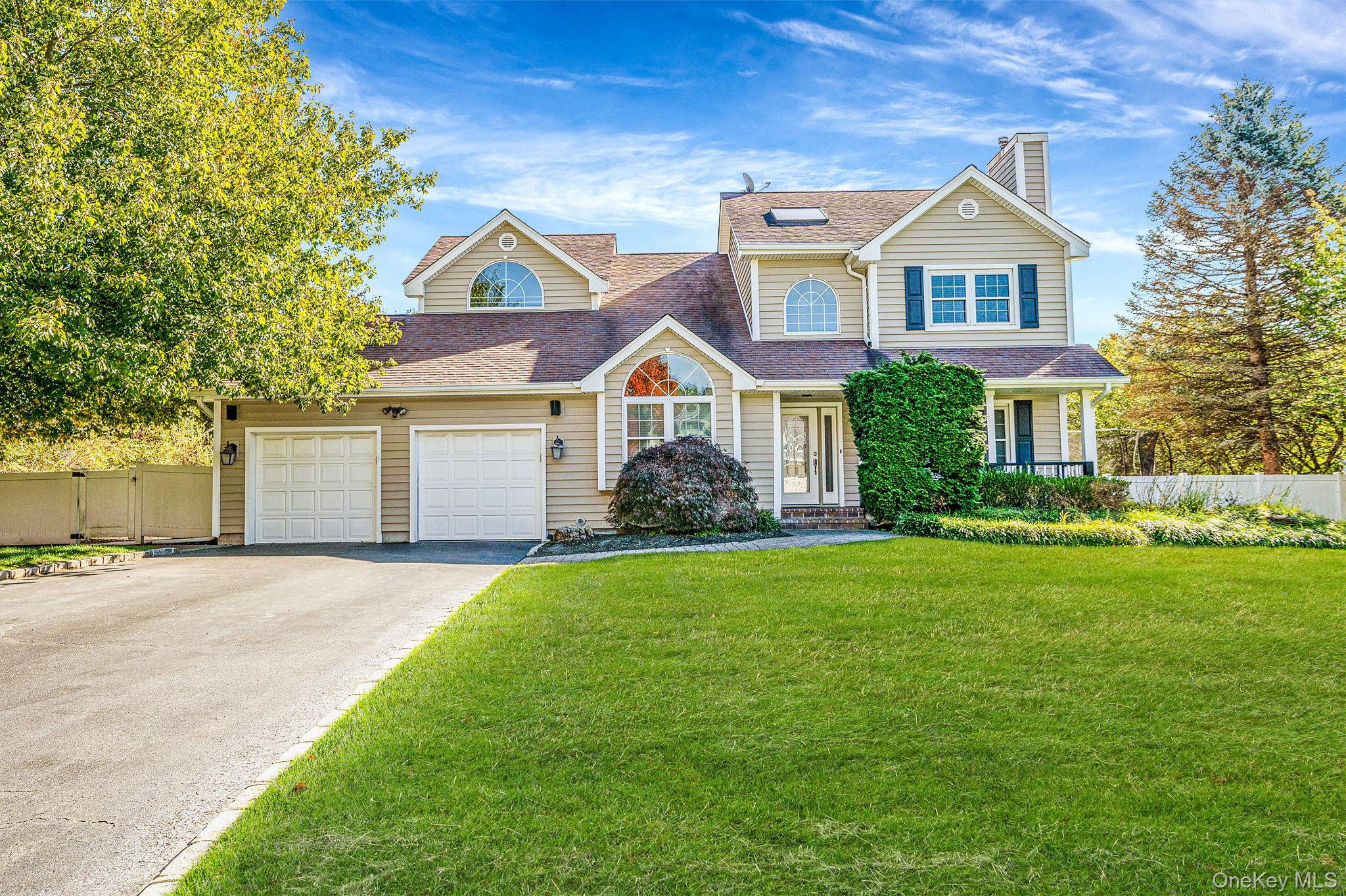 2 Max Way, Commack, NY 11725