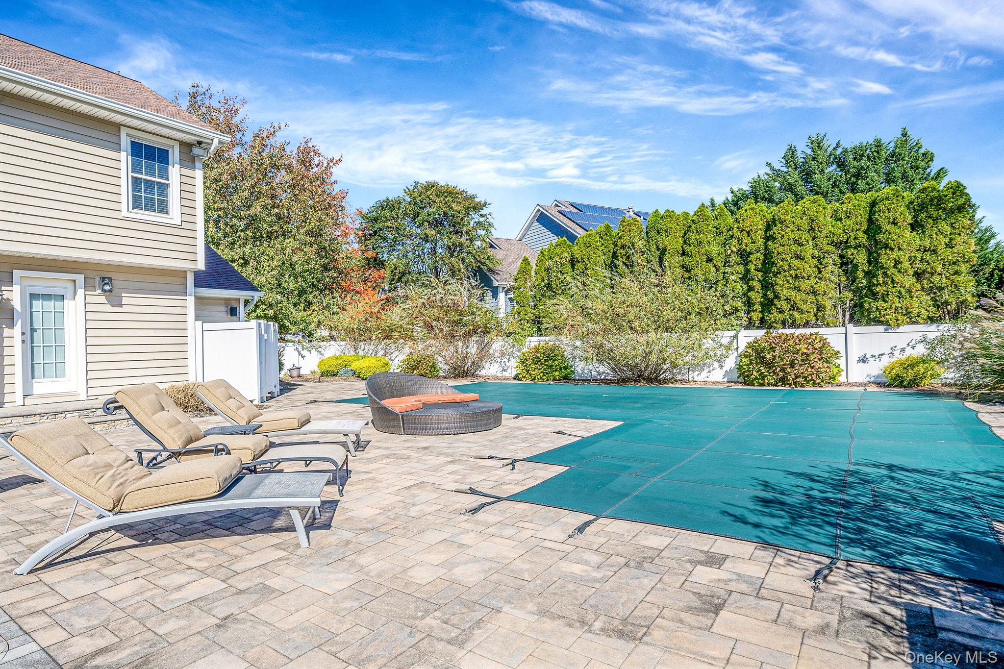 2 Max Way, Commack, NY 11725