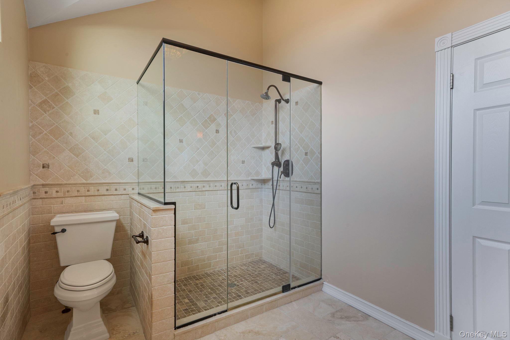 2 Max Way, Commack, NY 11725