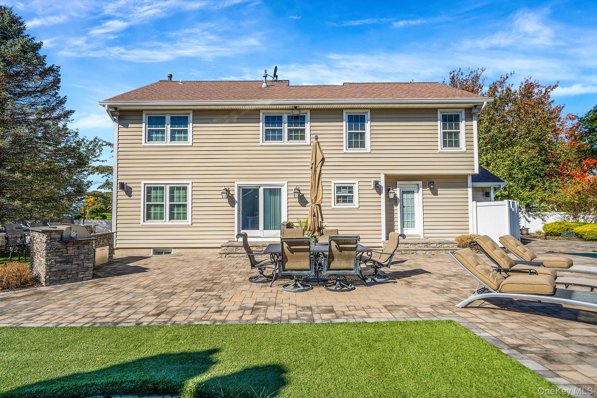 2 Max Way, Commack, NY 11725