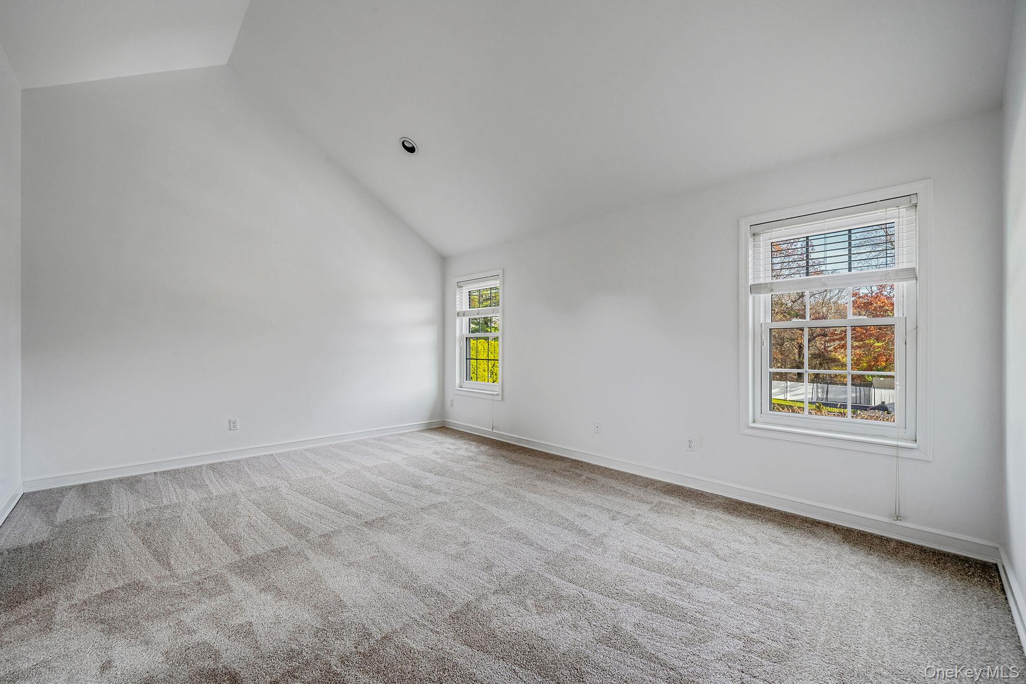 2 Max Way, Commack, NY 11725