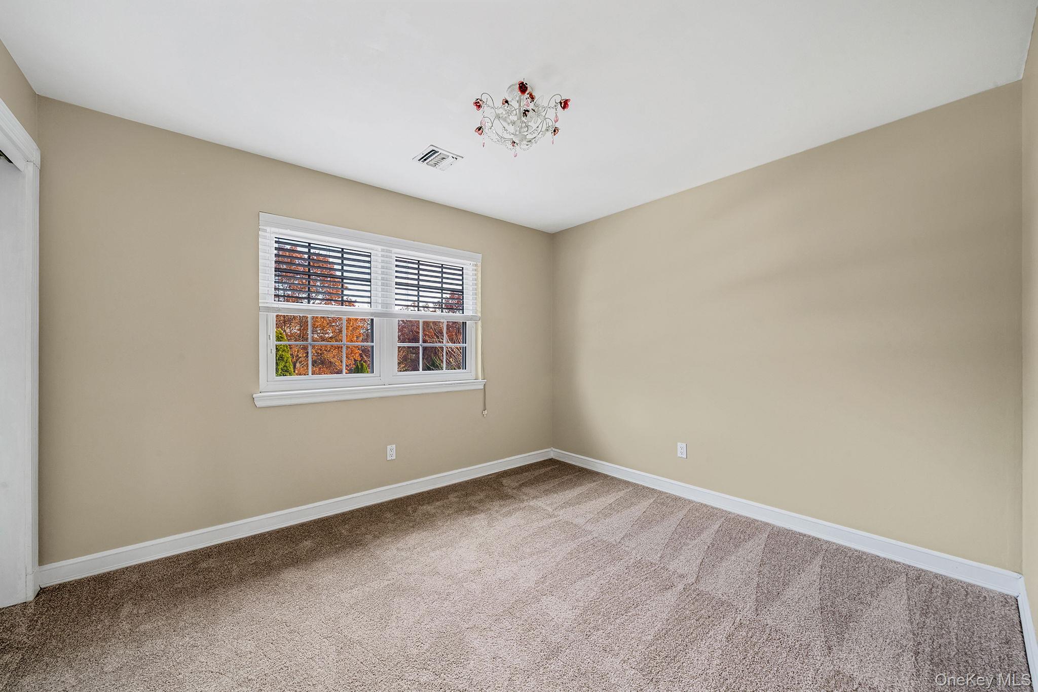 2 Max Way, Commack, NY 11725