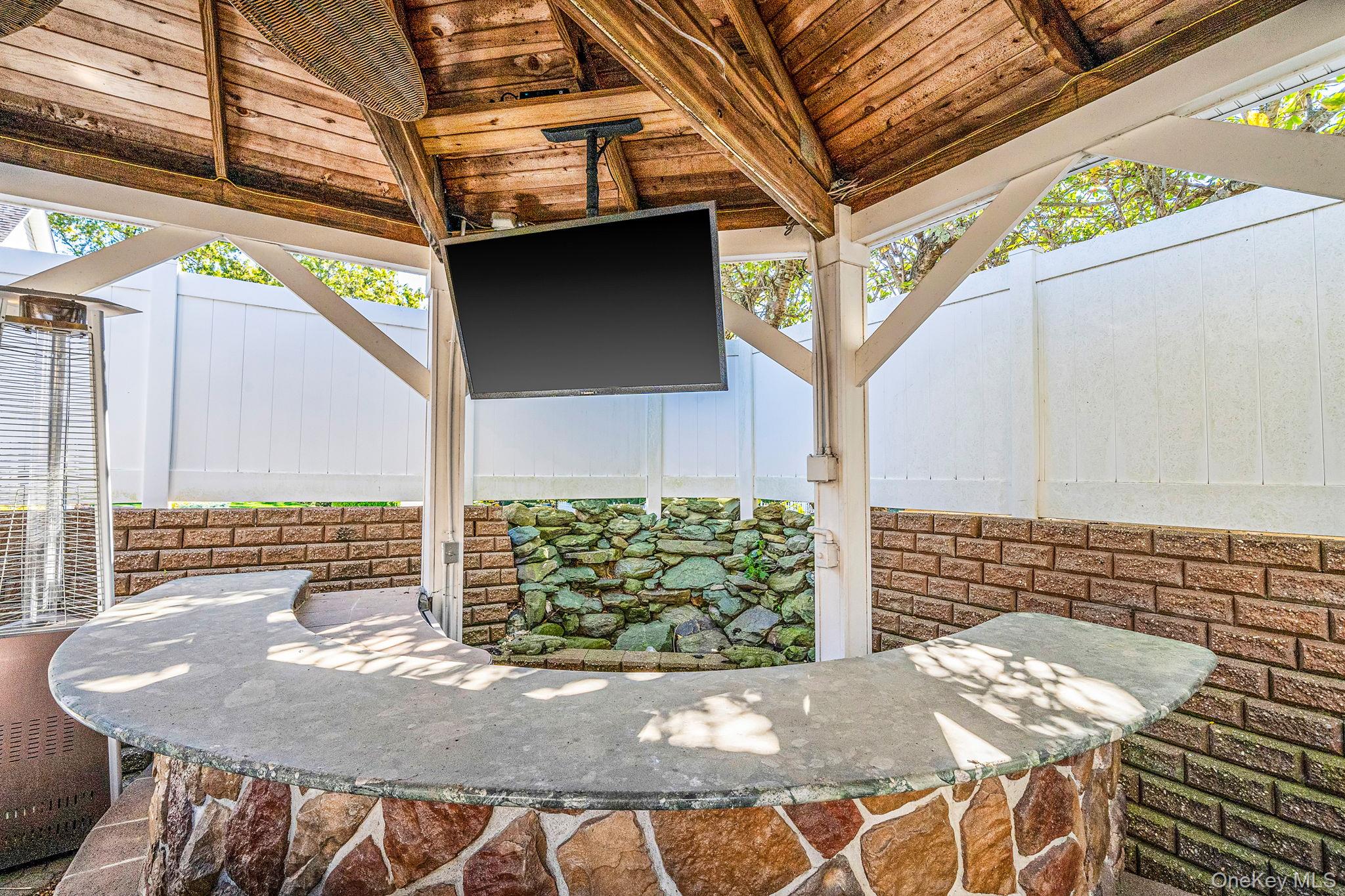 2 Max Way, Commack, NY 11725