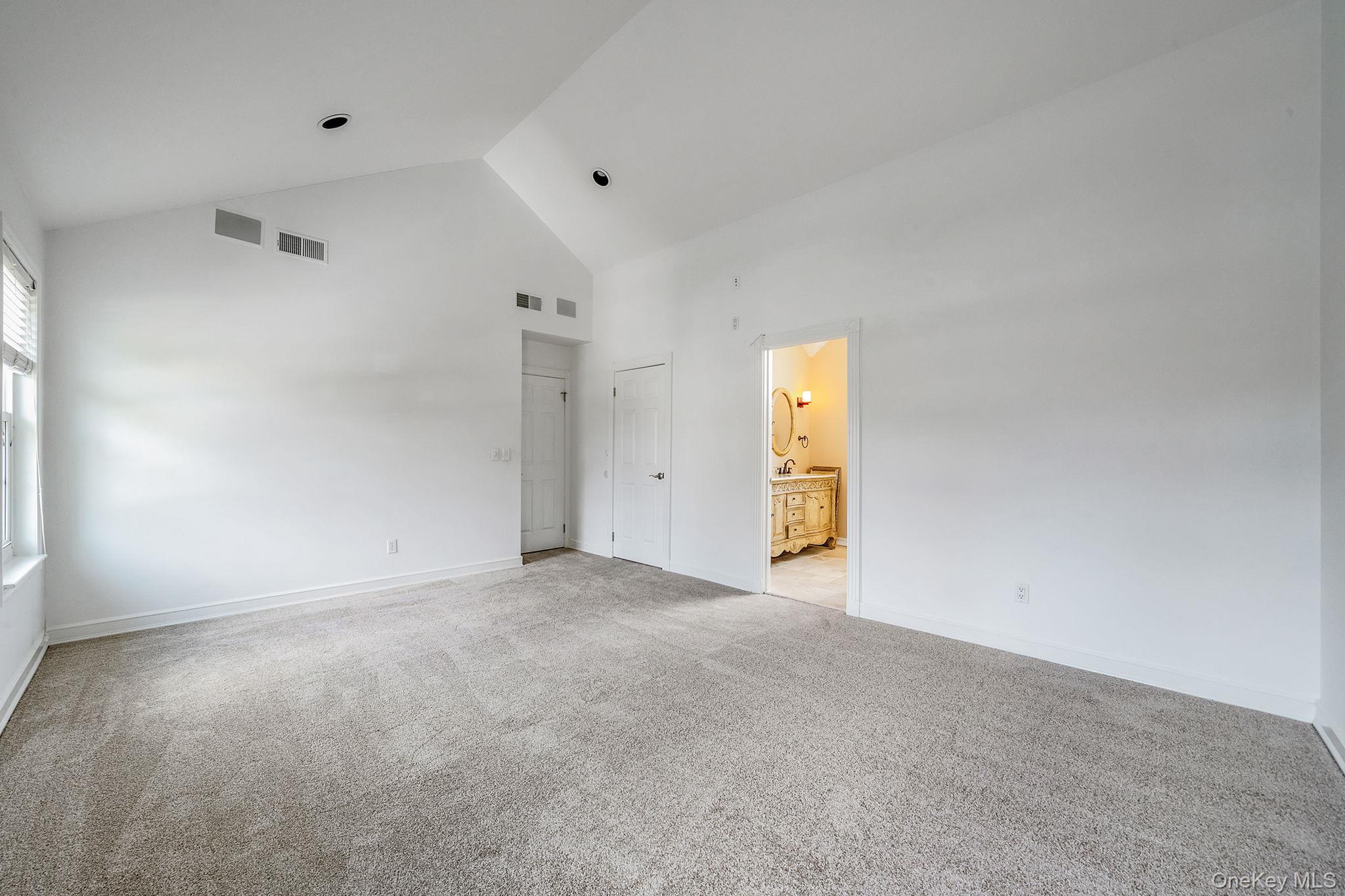 2 Max Way, Commack, NY 11725