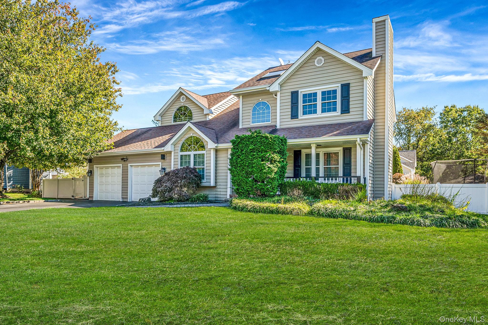 2 Max Way, Commack, NY 11725