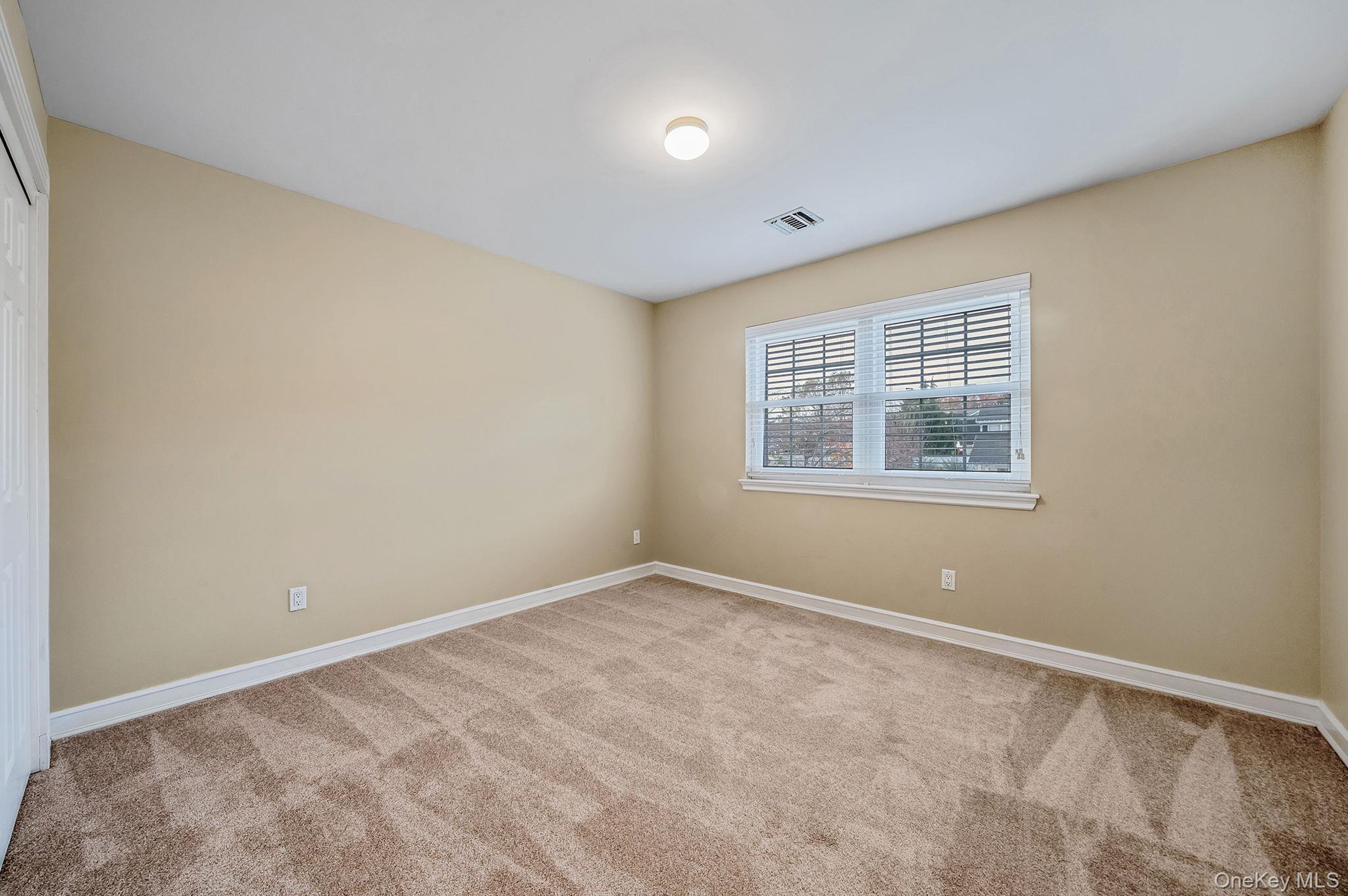 2 Max Way, Commack, NY 11725