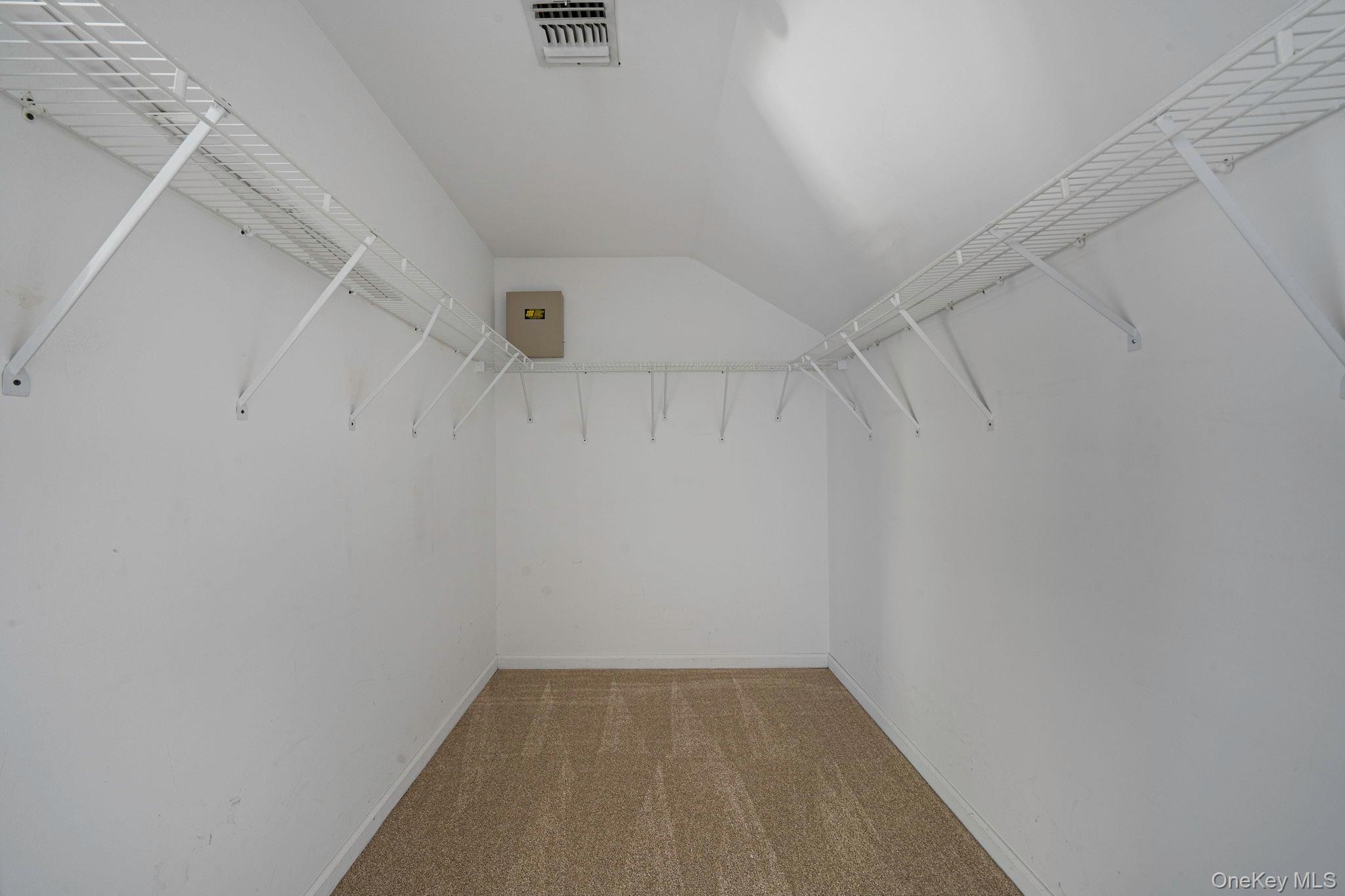 2 Max Way, Commack, NY 11725