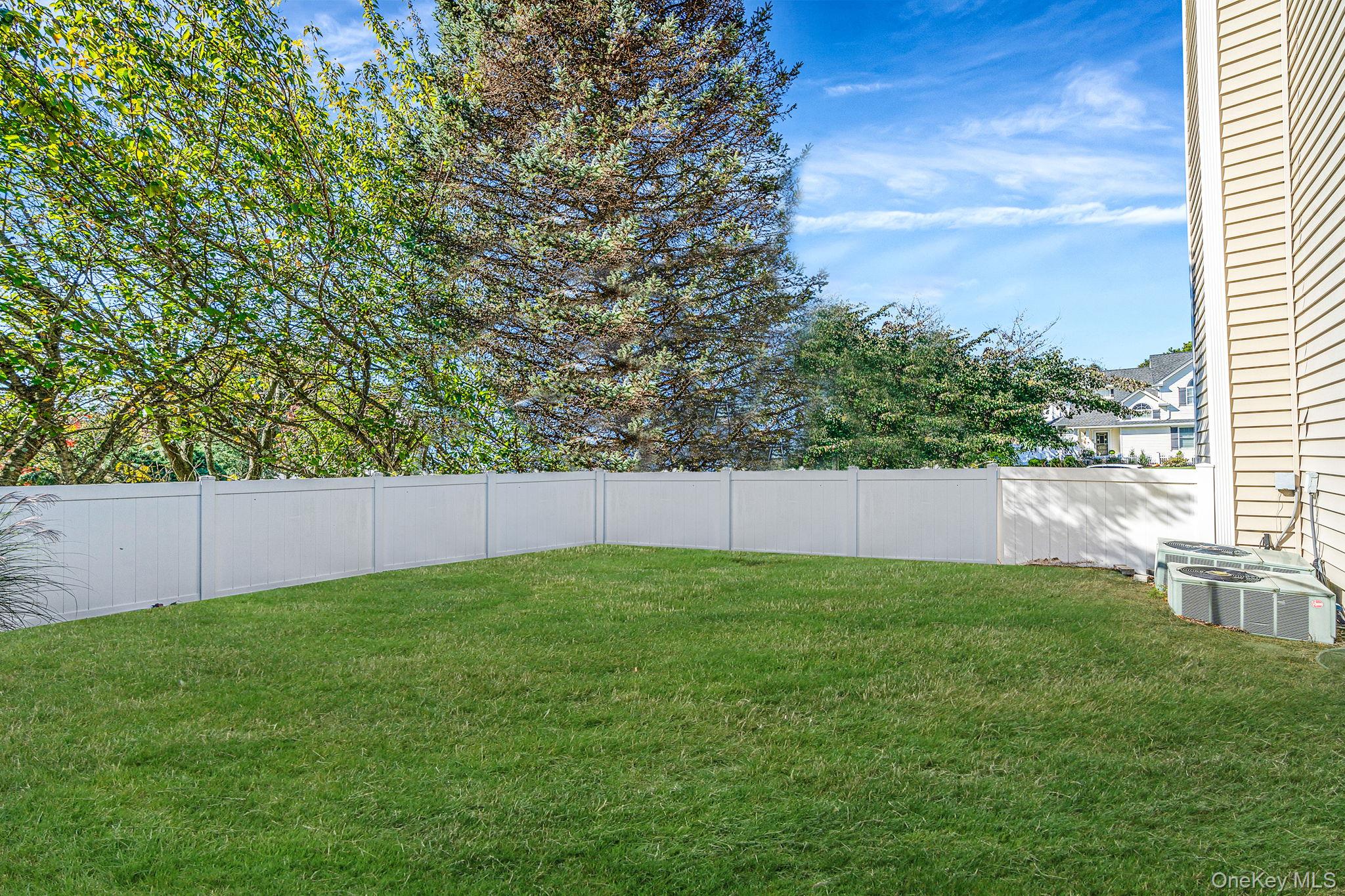 2 Max Way, Commack, NY 11725