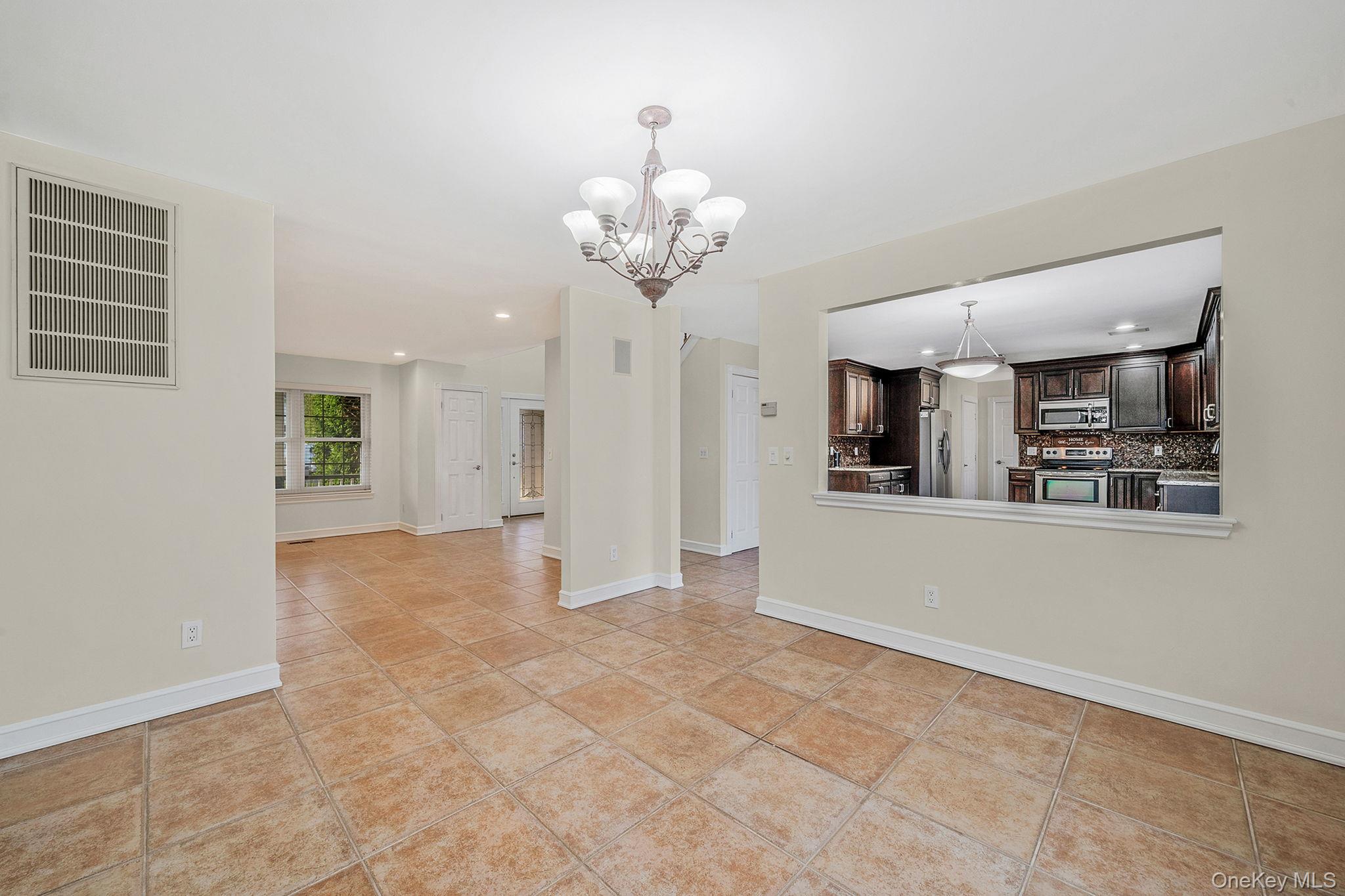 2 Max Way, Commack, NY 11725