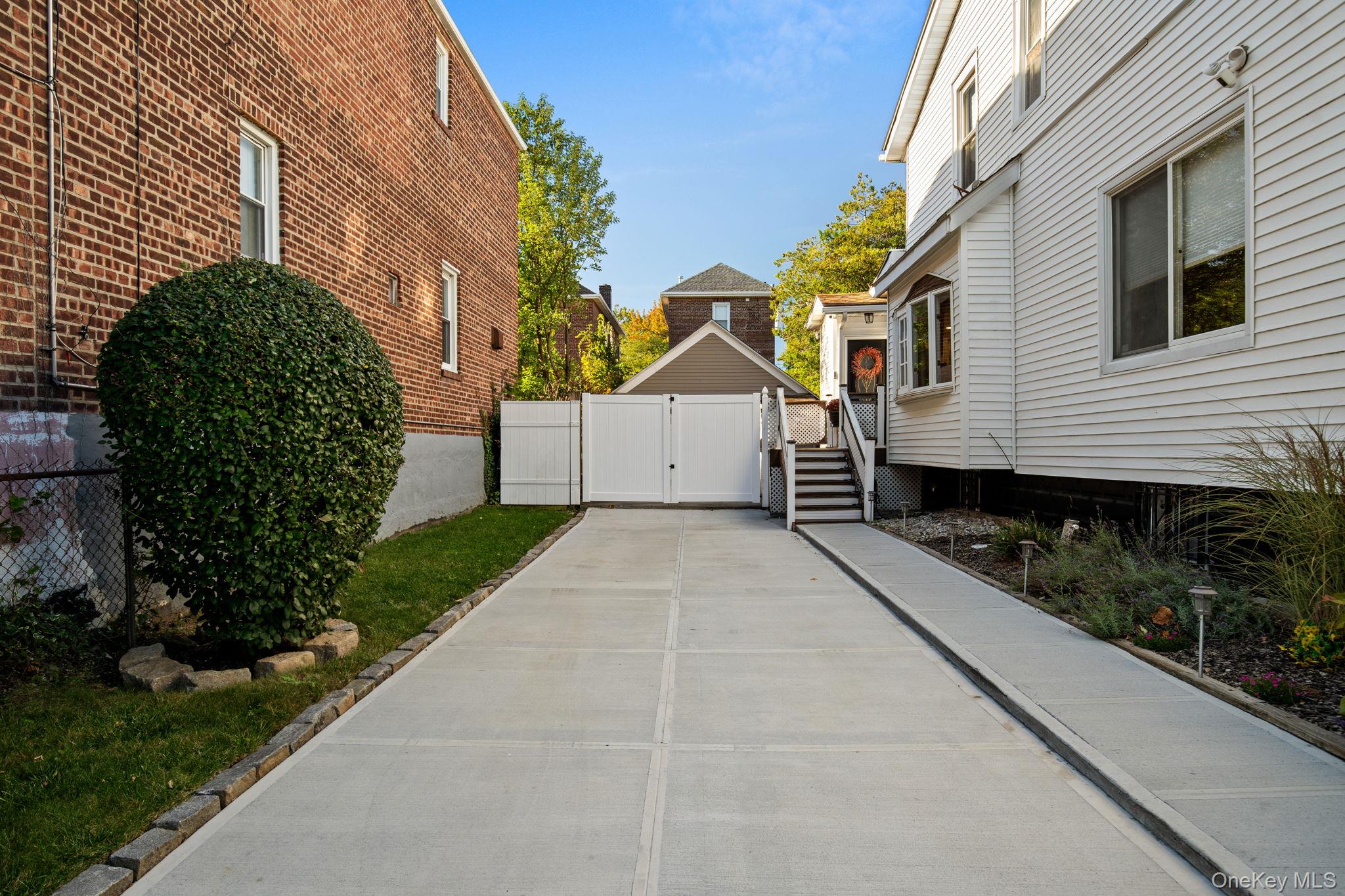 3210 Country Club Road, Bronx, NY 10465