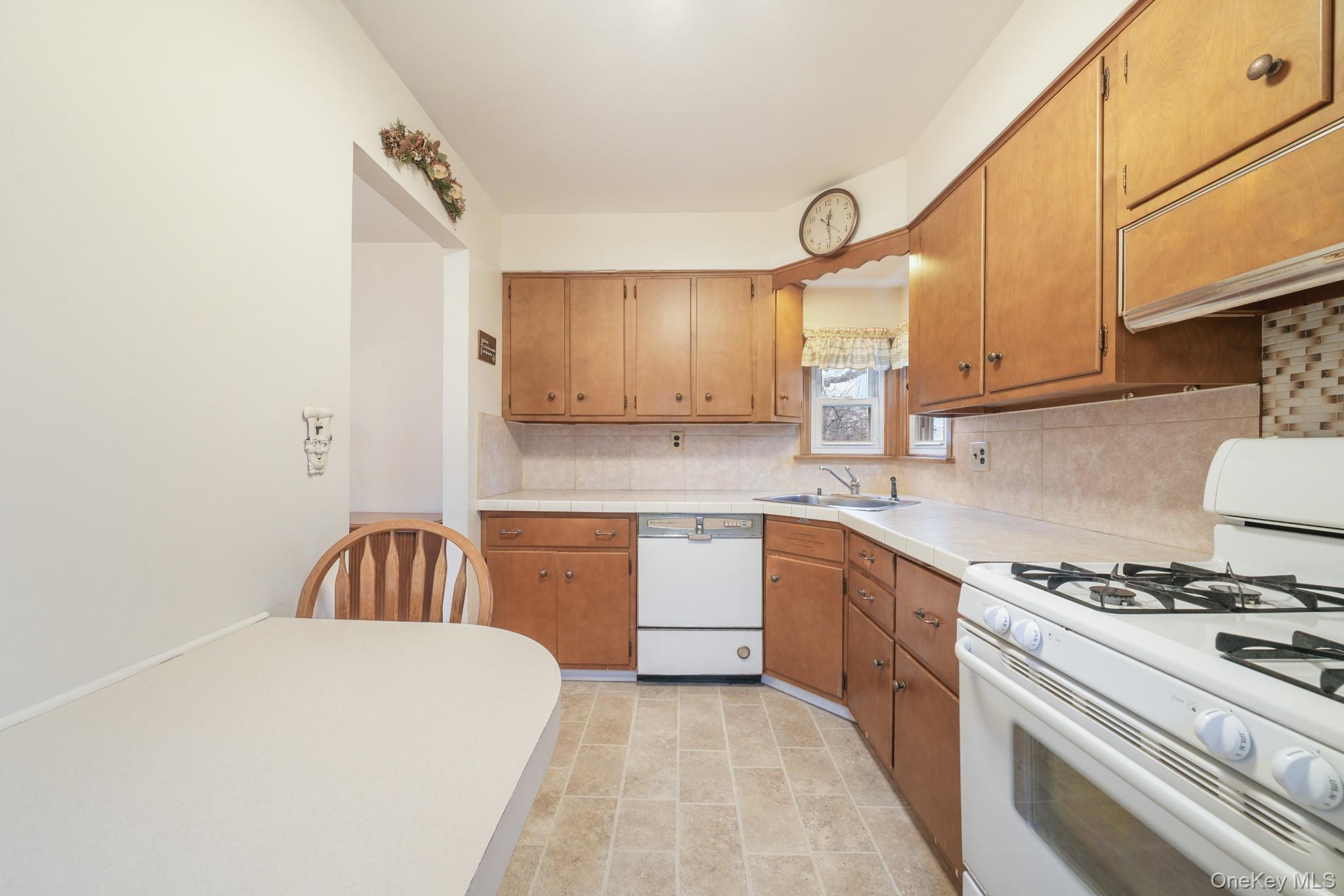 6 Lombardi Road, Pearl River, NY 10965