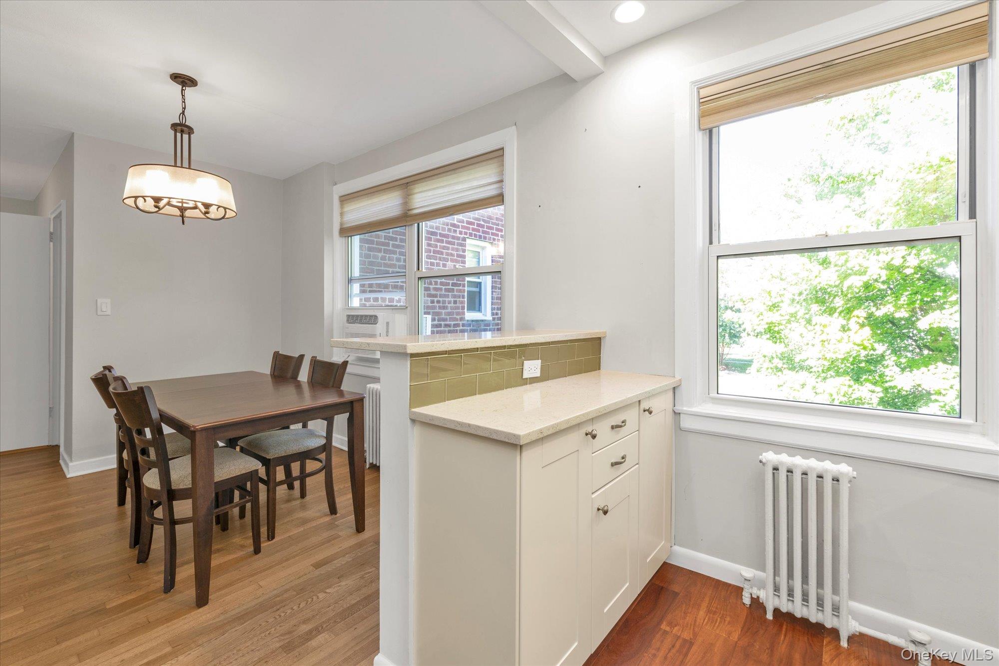 7 Edwards # 2G, Roslyn Heights, NY 11577