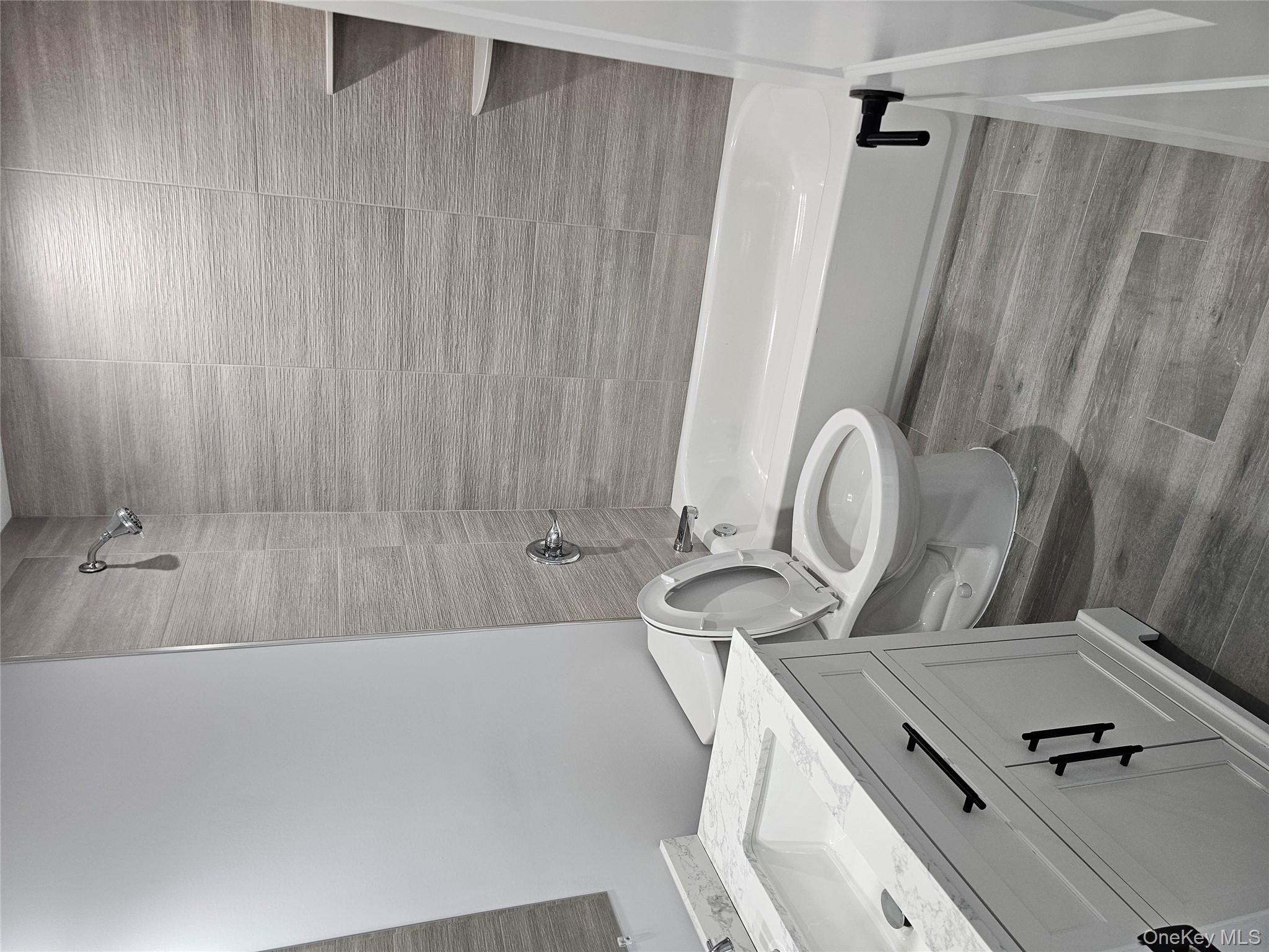 39 White Oak Street, Middle Island, NY 11953