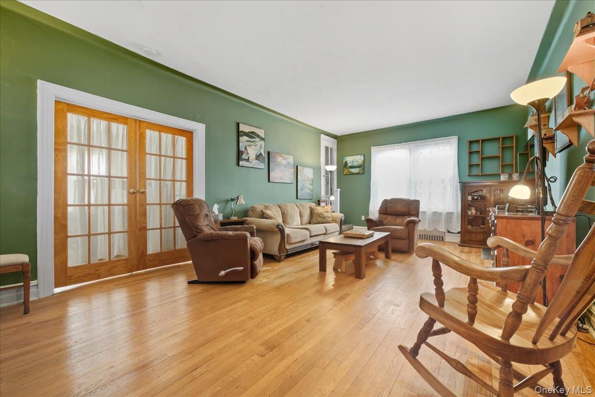 430 W Walnut Street, Long Beach, NY 11561