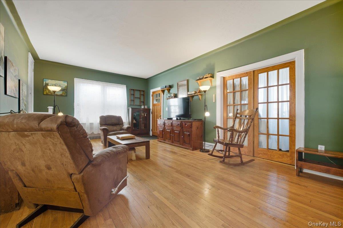 430 W Walnut Street, Long Beach, NY 11561