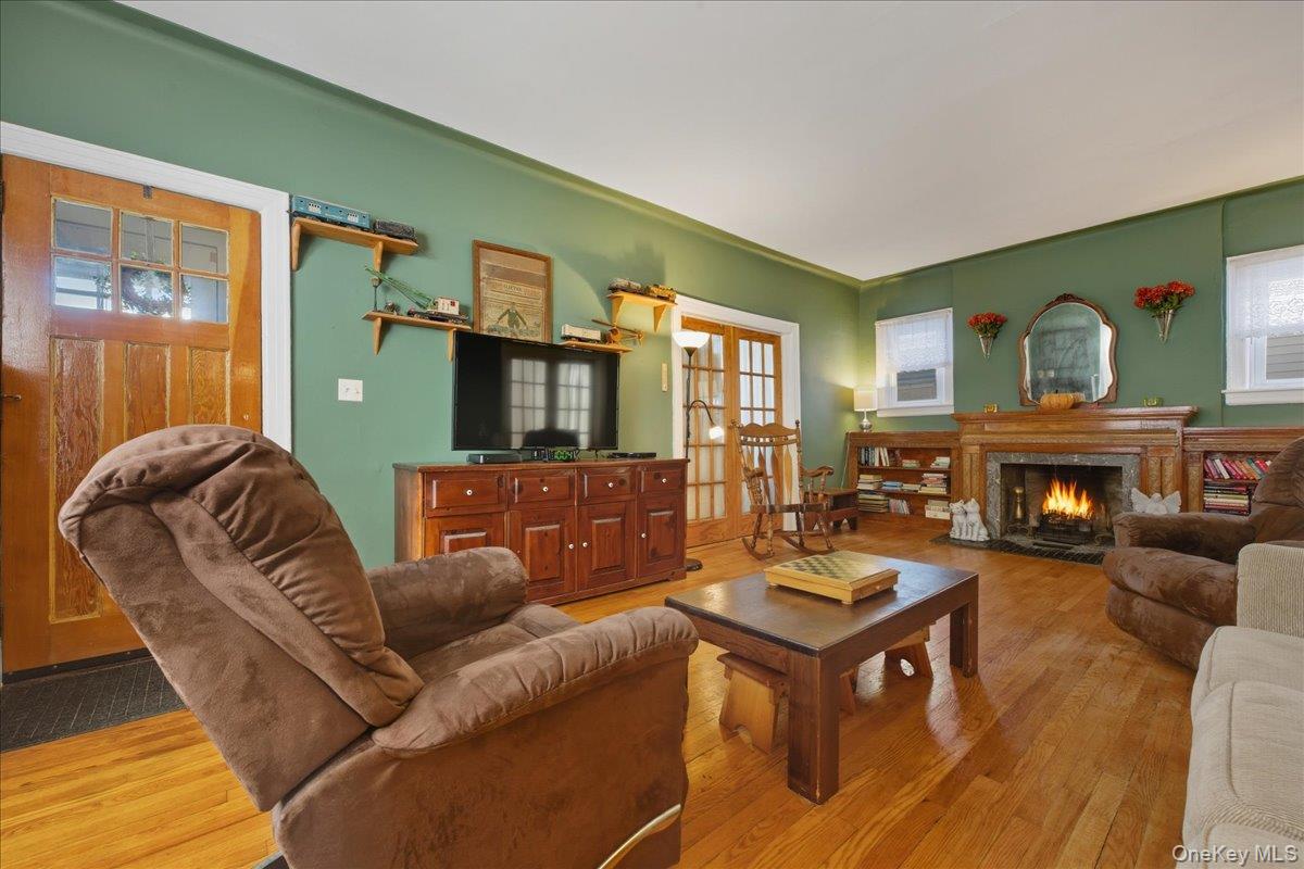 430 W Walnut Street, Long Beach, NY 11561