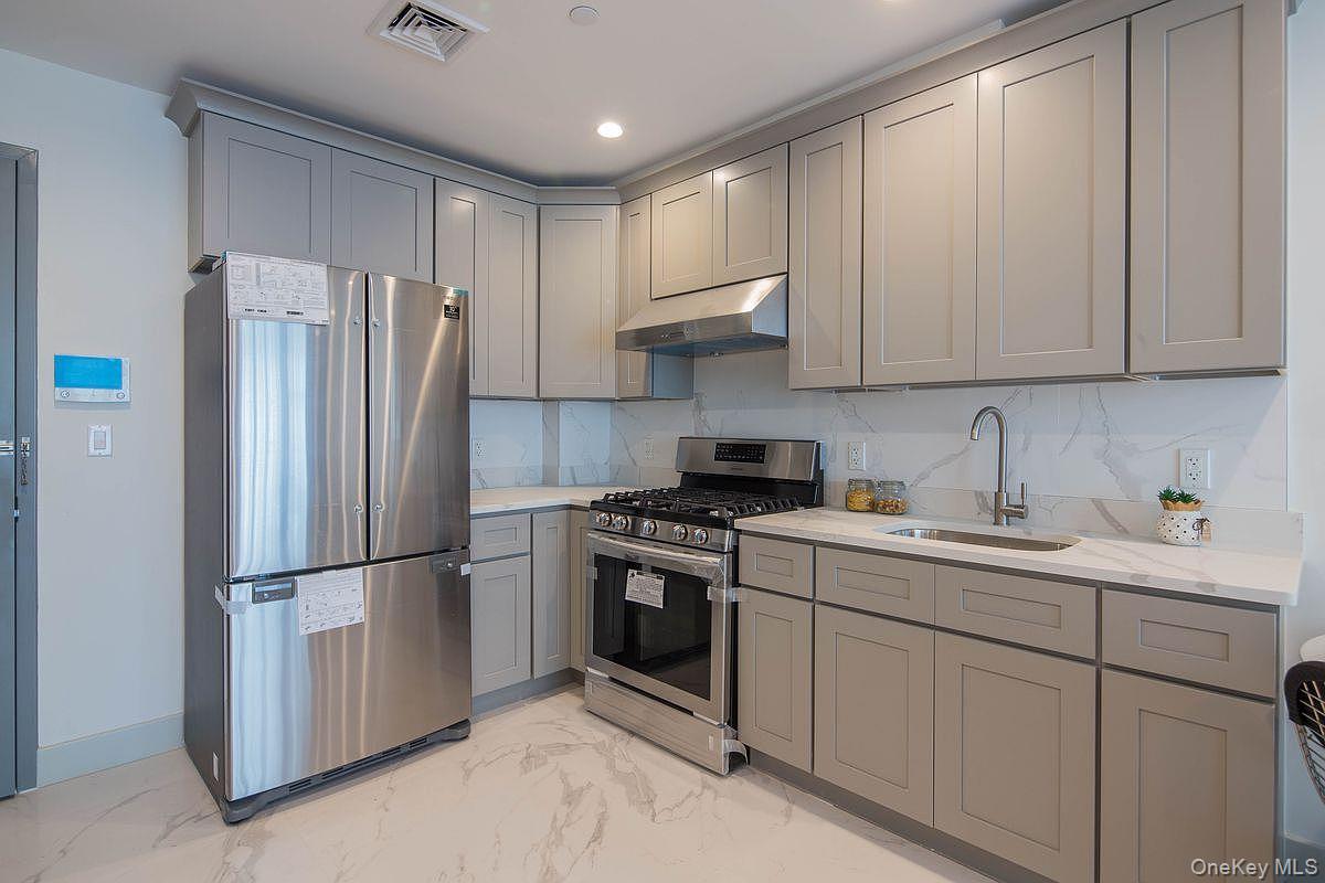 141-26 Northern Boulevard # 10B, Flushing, NY 11354