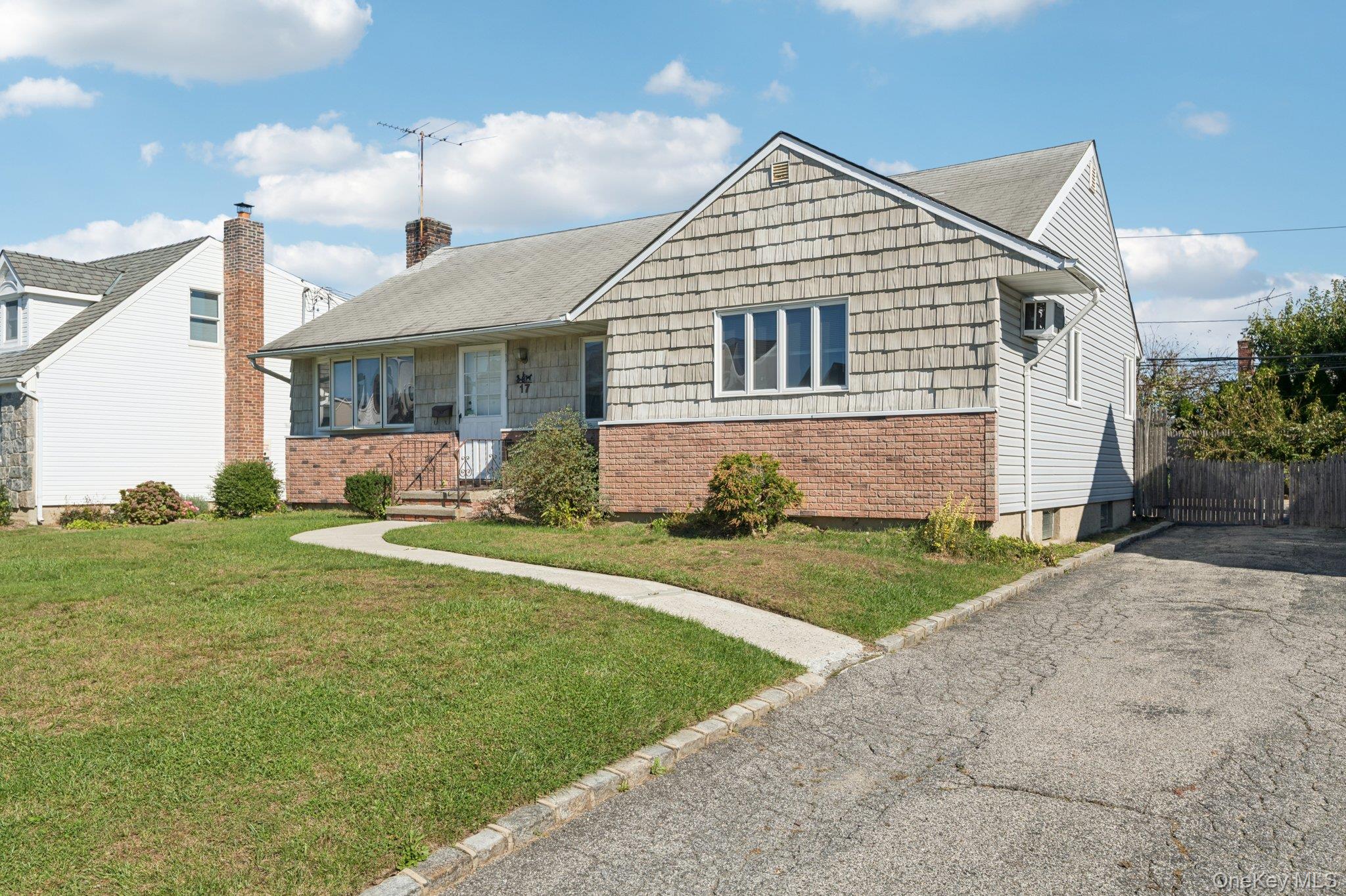 17 Whitman Avenue, Syosset, NY 11791