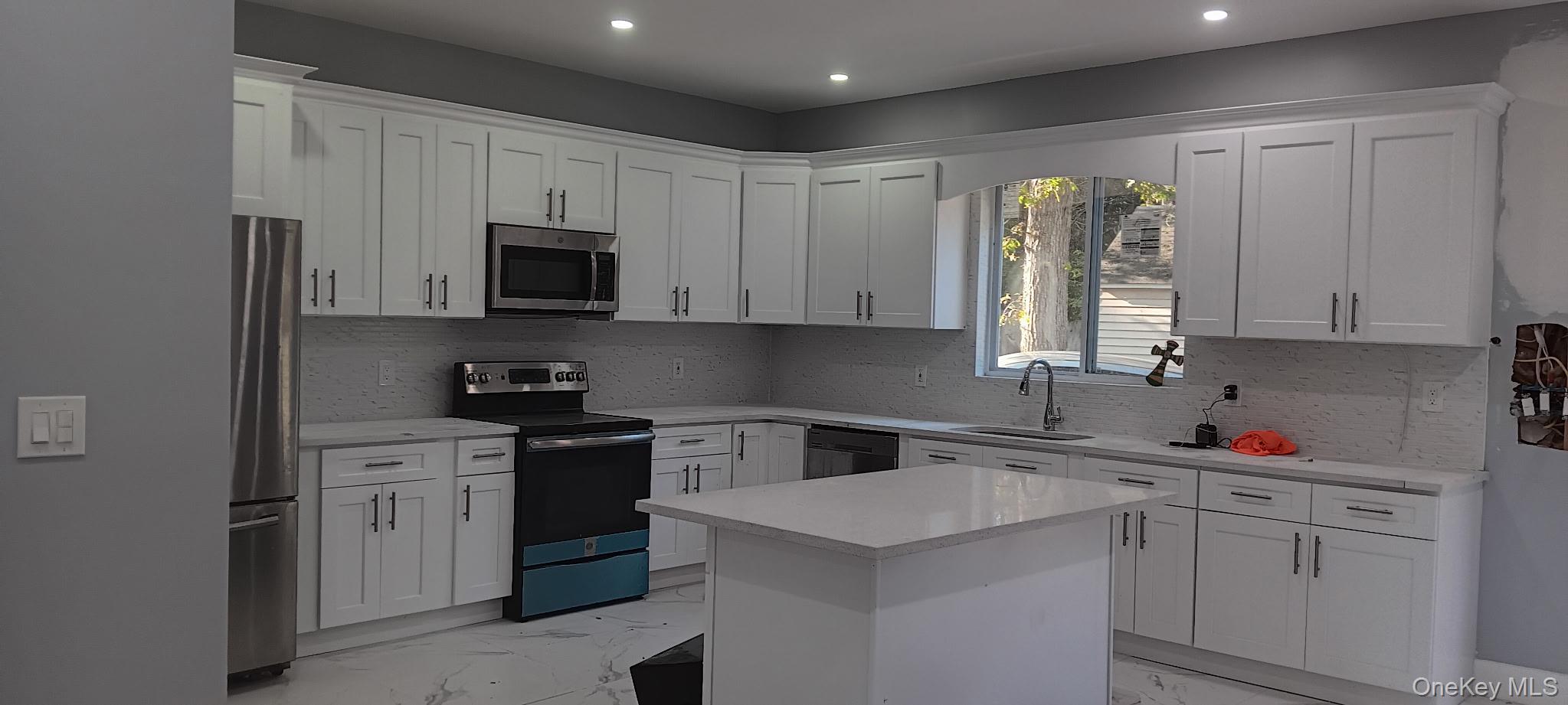 4 Ashton Road, Medford, NY 11763