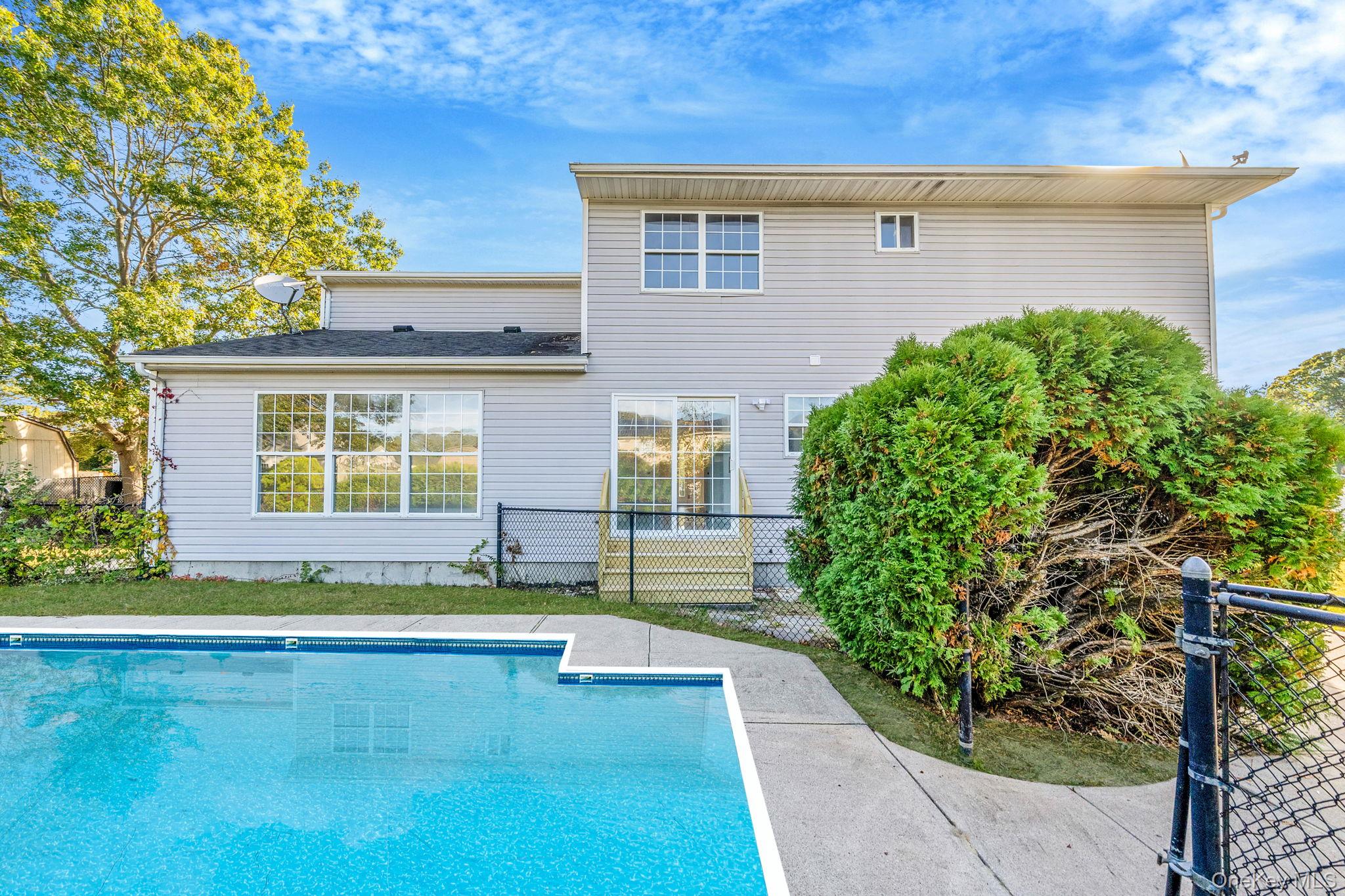 31 Adamson Street, Selden, NY 11784