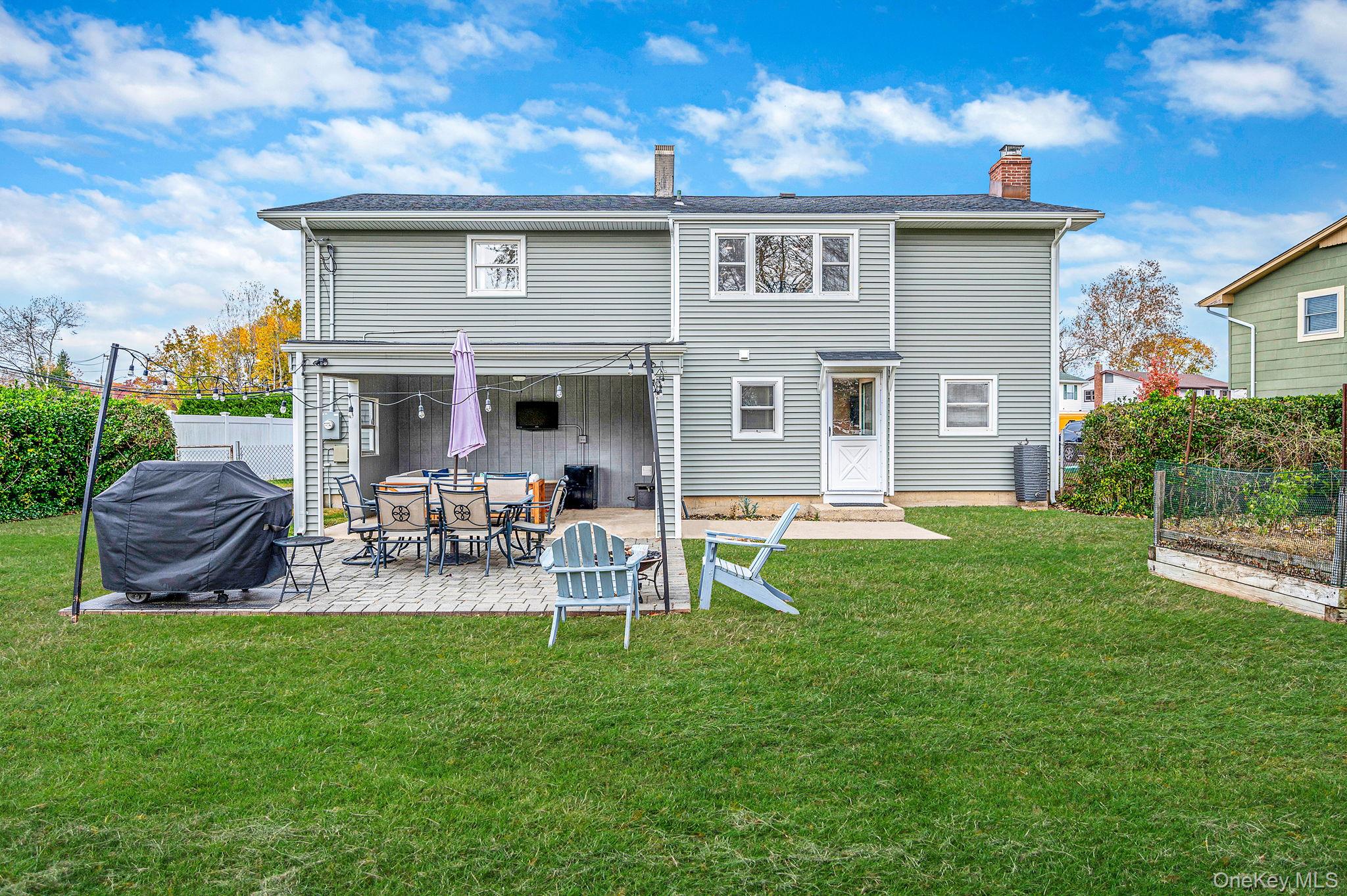 4 Lehigh Drive, Smithtown, NY 11787