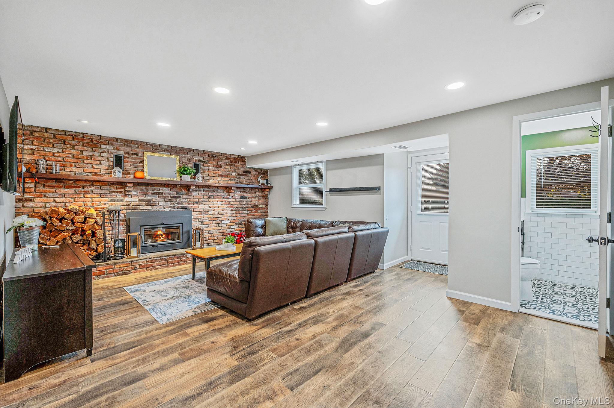 4 Lehigh Drive, Smithtown, NY 11787