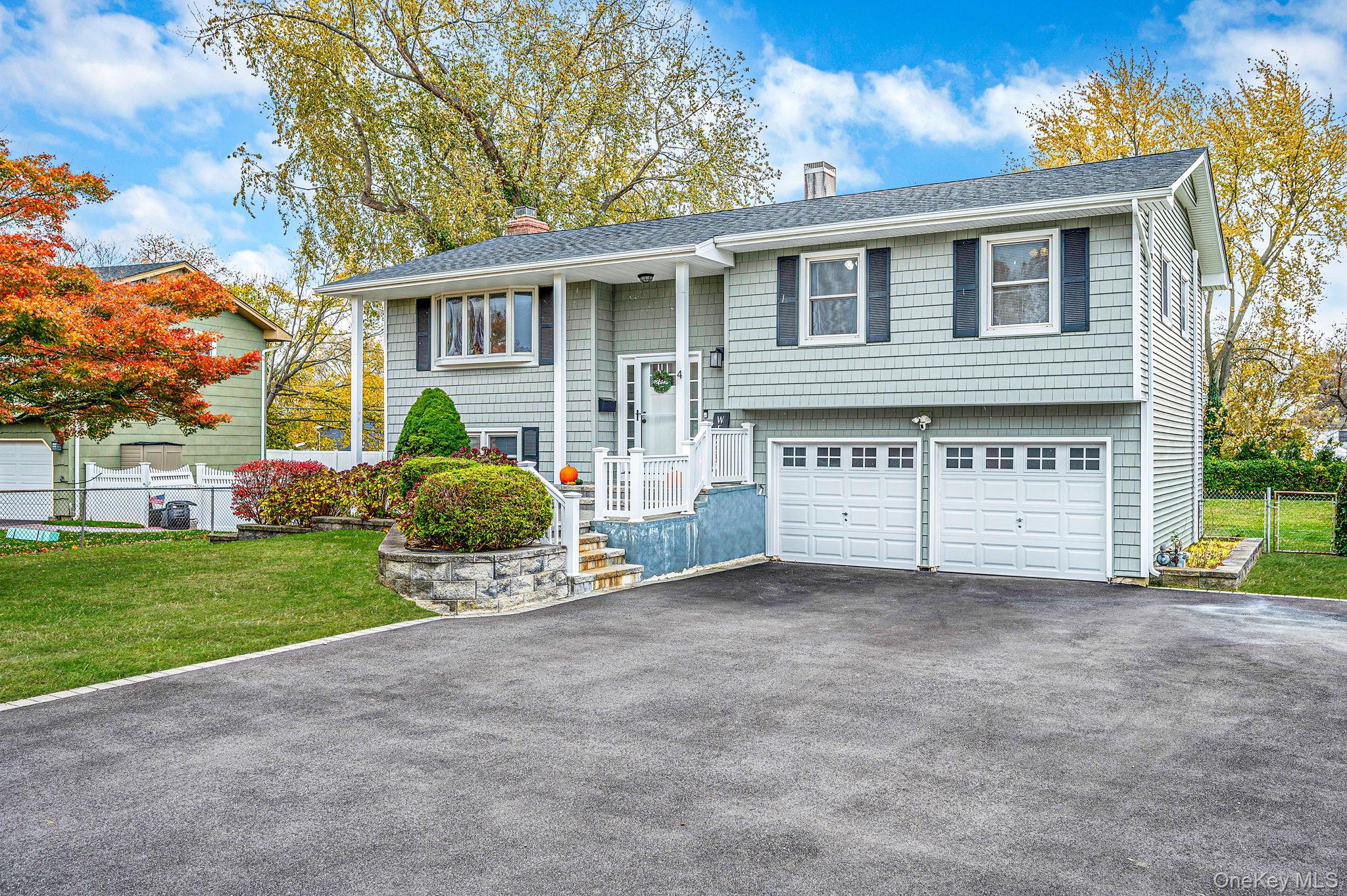 4 Lehigh Drive, Smithtown, NY 11787