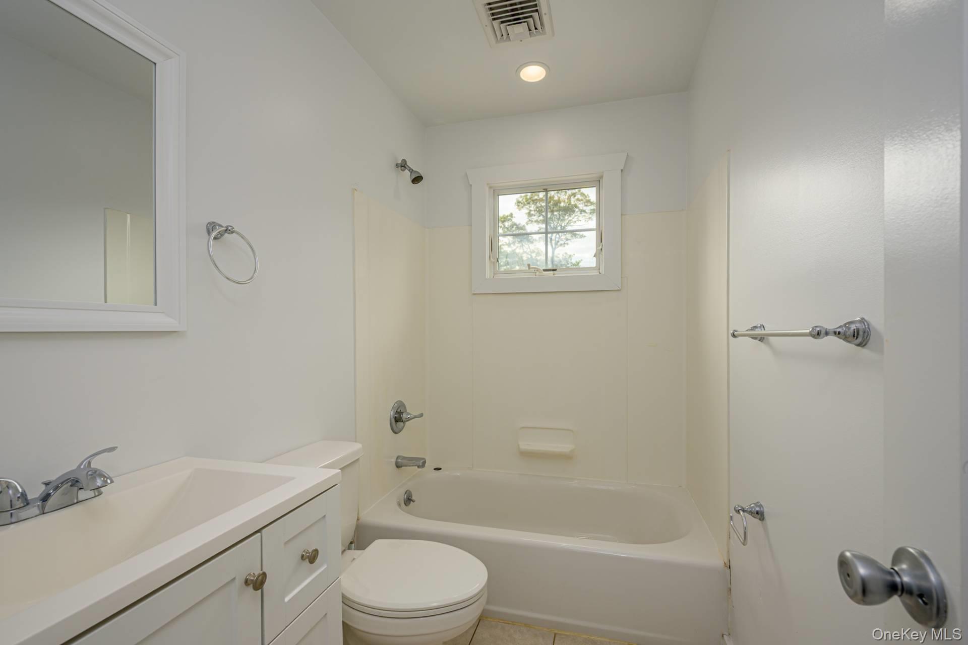 22 Fern Road, Southampton, NY 11968