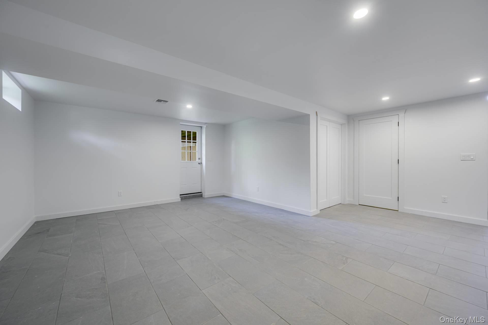 22 Fern Road, Southampton, NY 11968