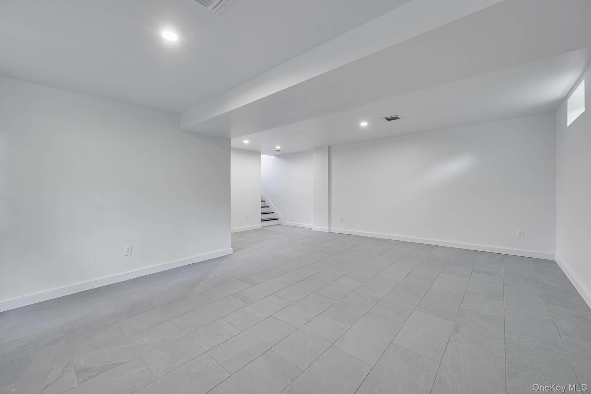 22 Fern Road, Southampton, NY 11968