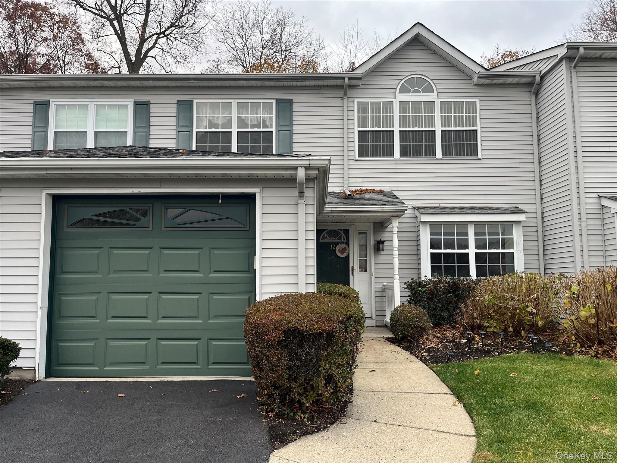 12 Horizon Court, Huntington, NY 11743