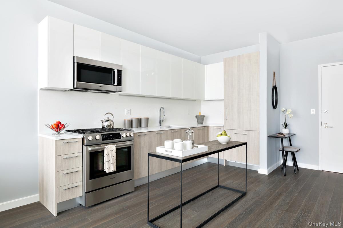 131-03 40 Road # 11J, Flushing, NY 11354