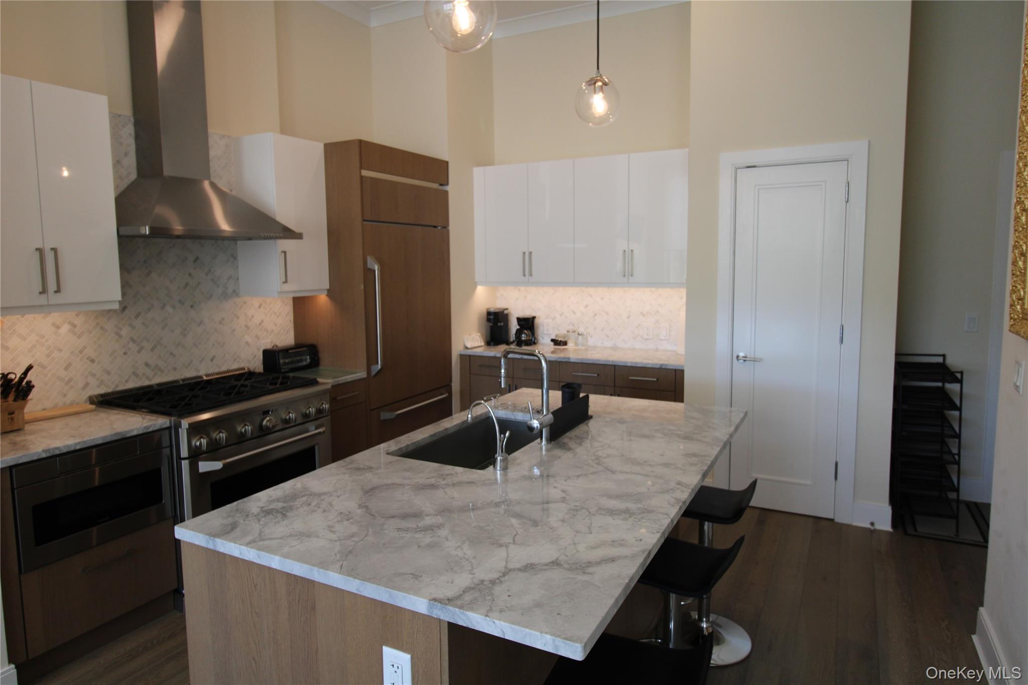 100 Garvies Point Road # 1039, Glen Cove, NY 11542