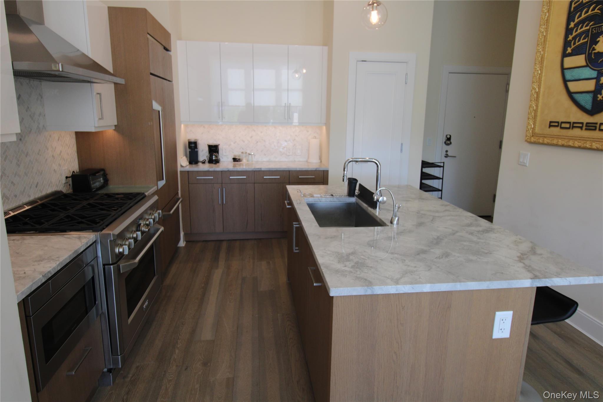 100 Garvies Point Road # 1039, Glen Cove, NY 11542