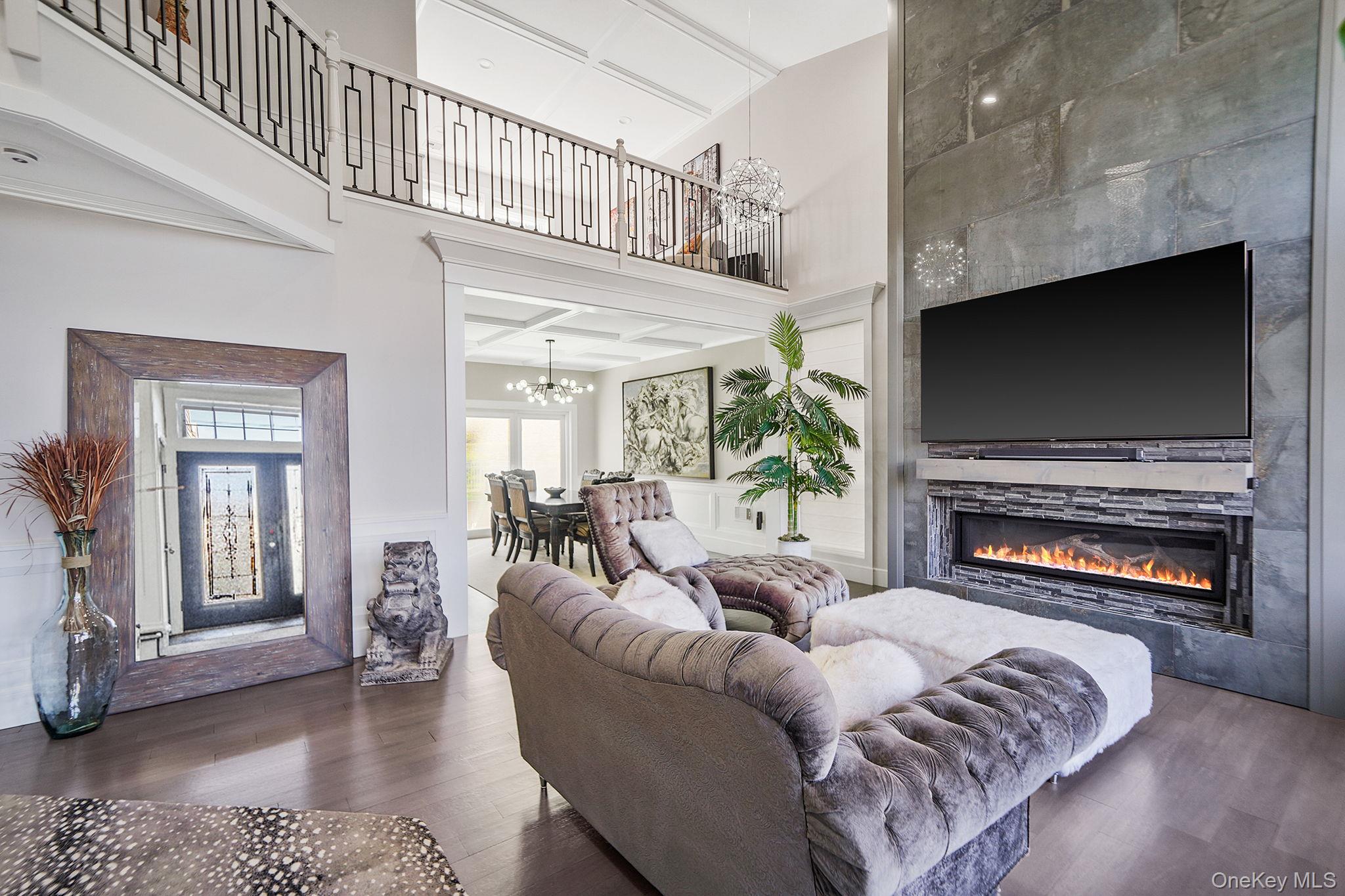 14 Hamlet Drive, Hauppauge, NY 11788