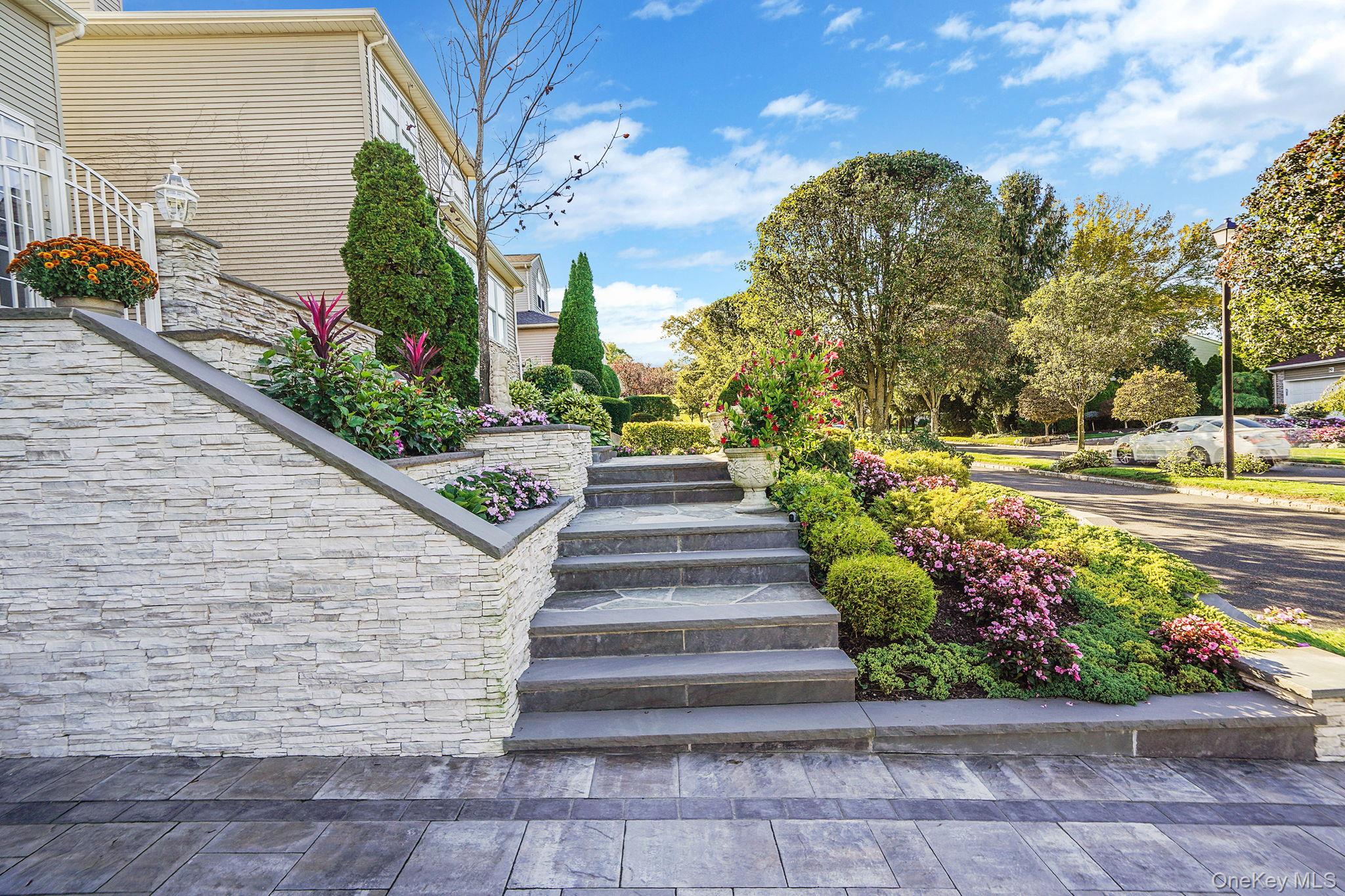 14 Hamlet Drive, Hauppauge, NY 11788