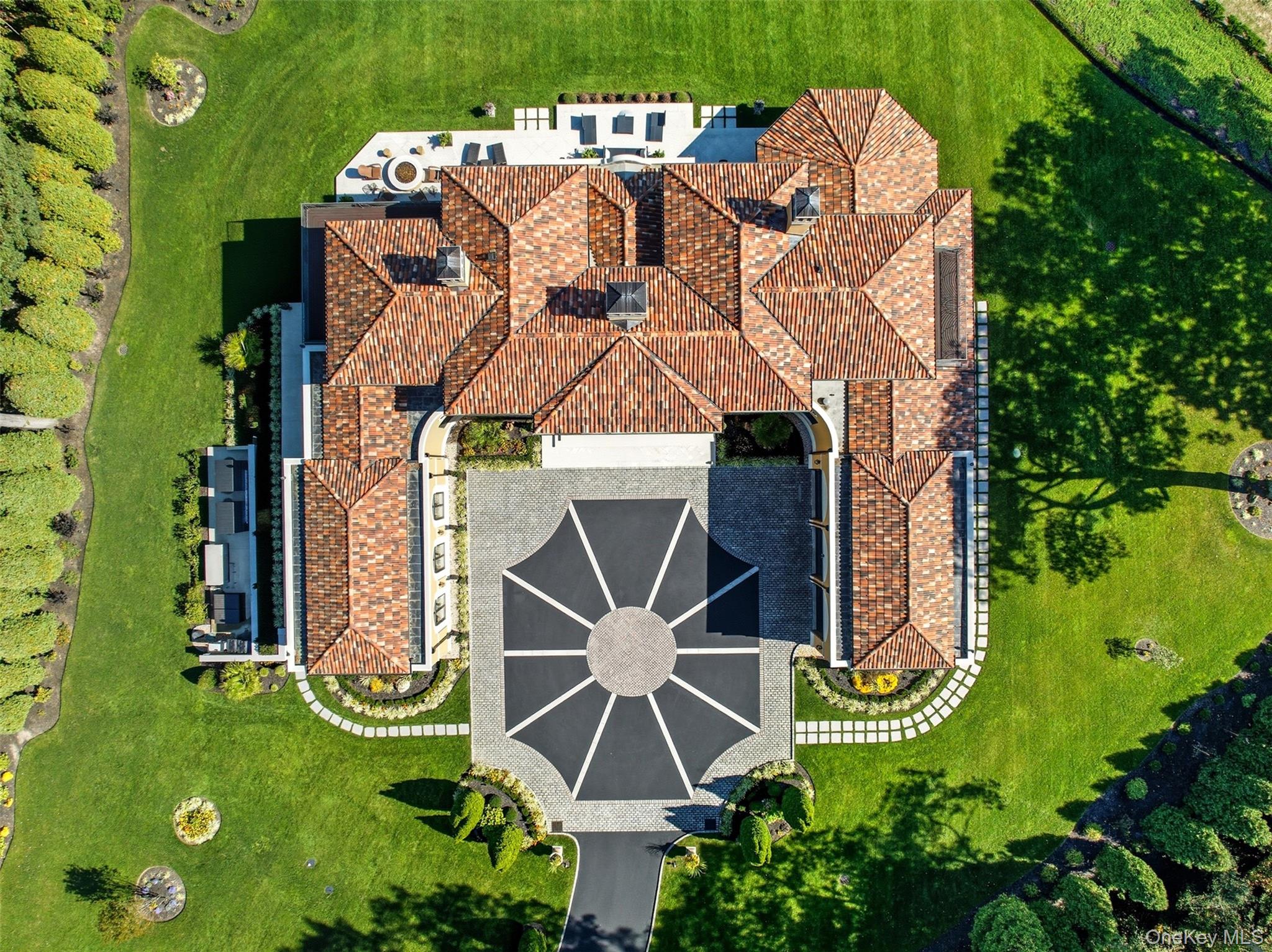 5 Bouton Point Road, Lloyd Harbor, NY 11743