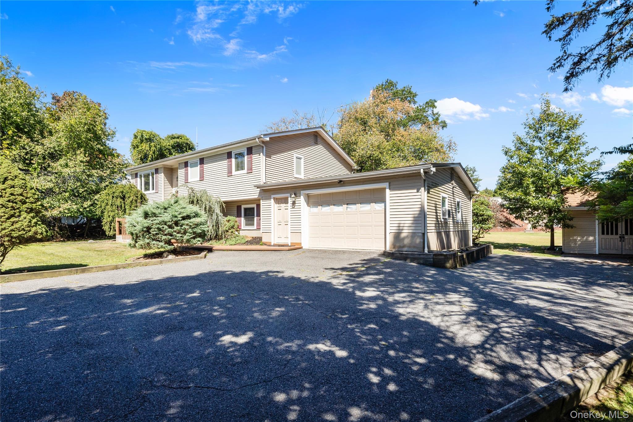 8 Dunn Road, Airmont, NY 10952